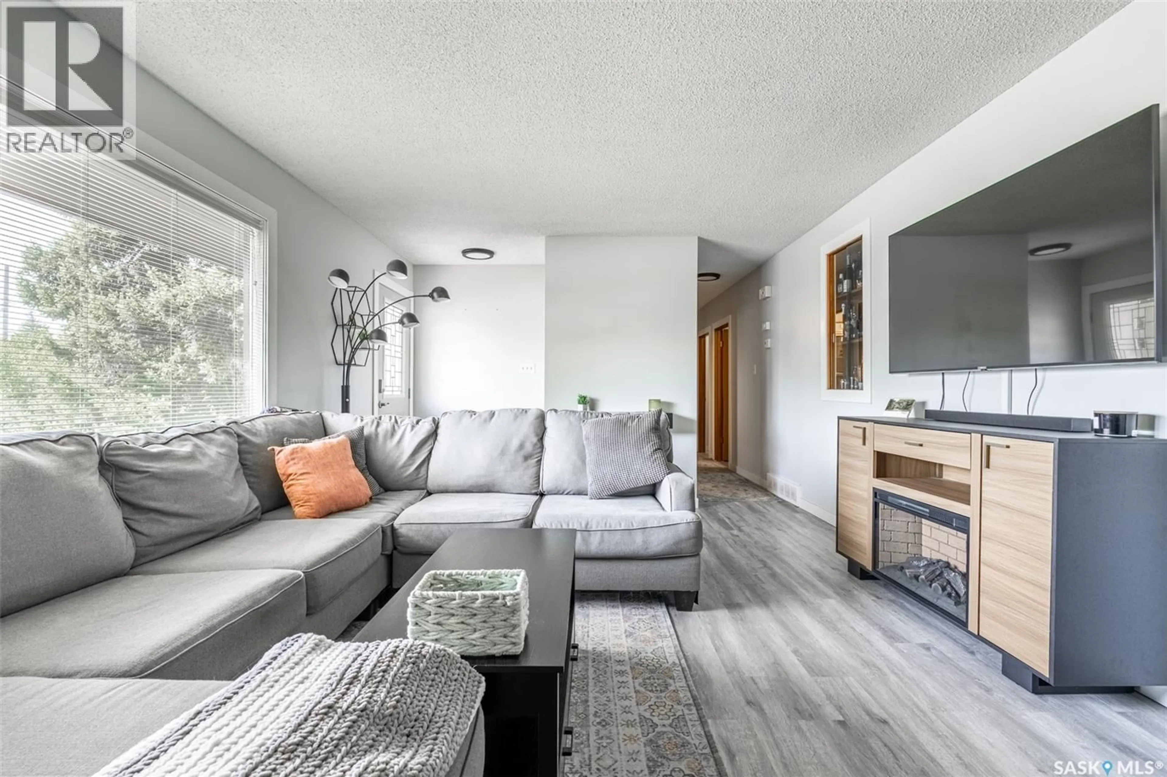 Living room with furniture, unknown for 1125 WILSON CRESCENT, Saskatoon Saskatchewan S7J2M7