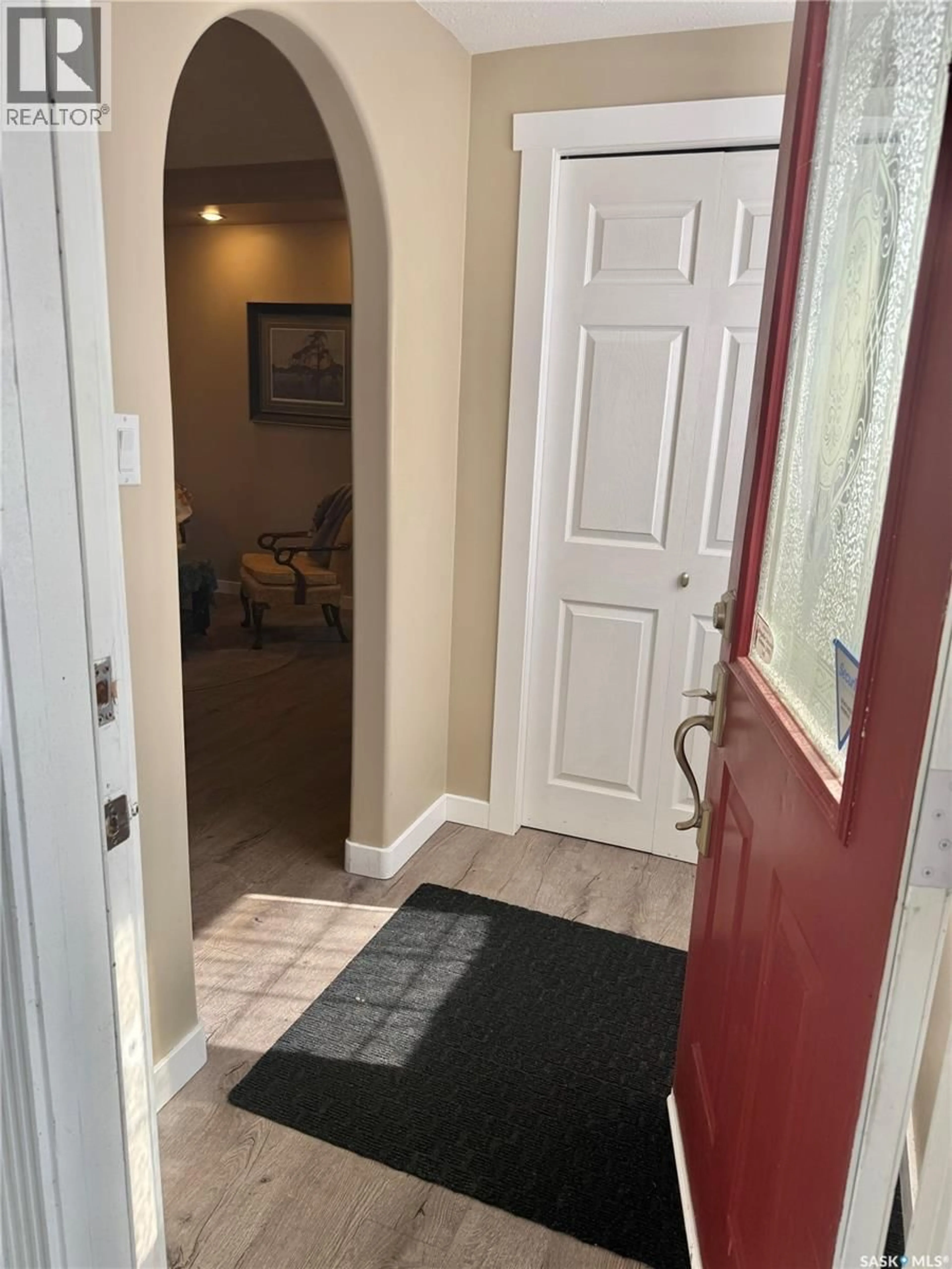 Indoor entryway for 430 3RD AVENUE, Saskatoon Saskatchewan S7K2J3