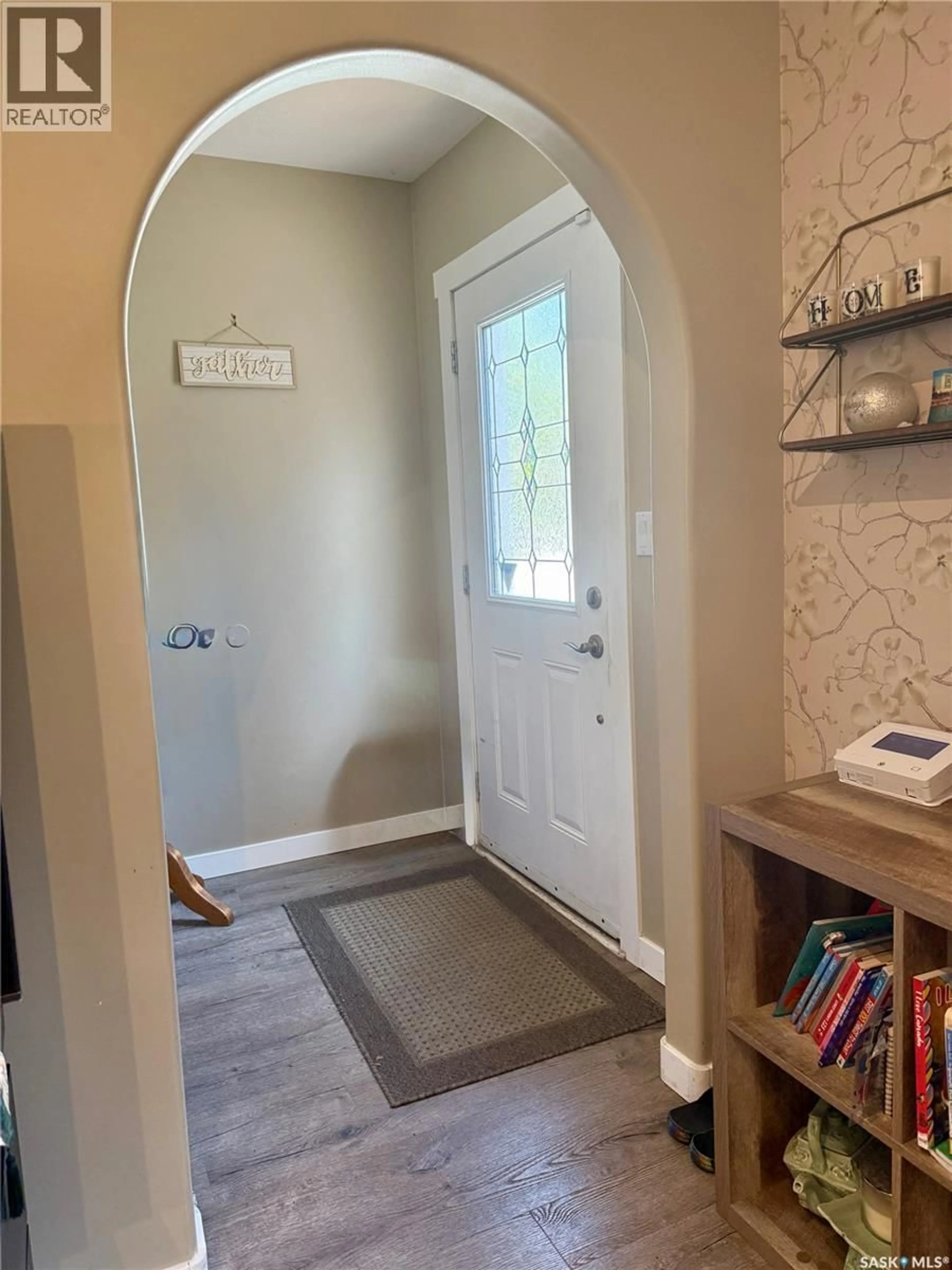 Indoor entryway for 430 3RD AVENUE, Saskatoon Saskatchewan S7K2J3