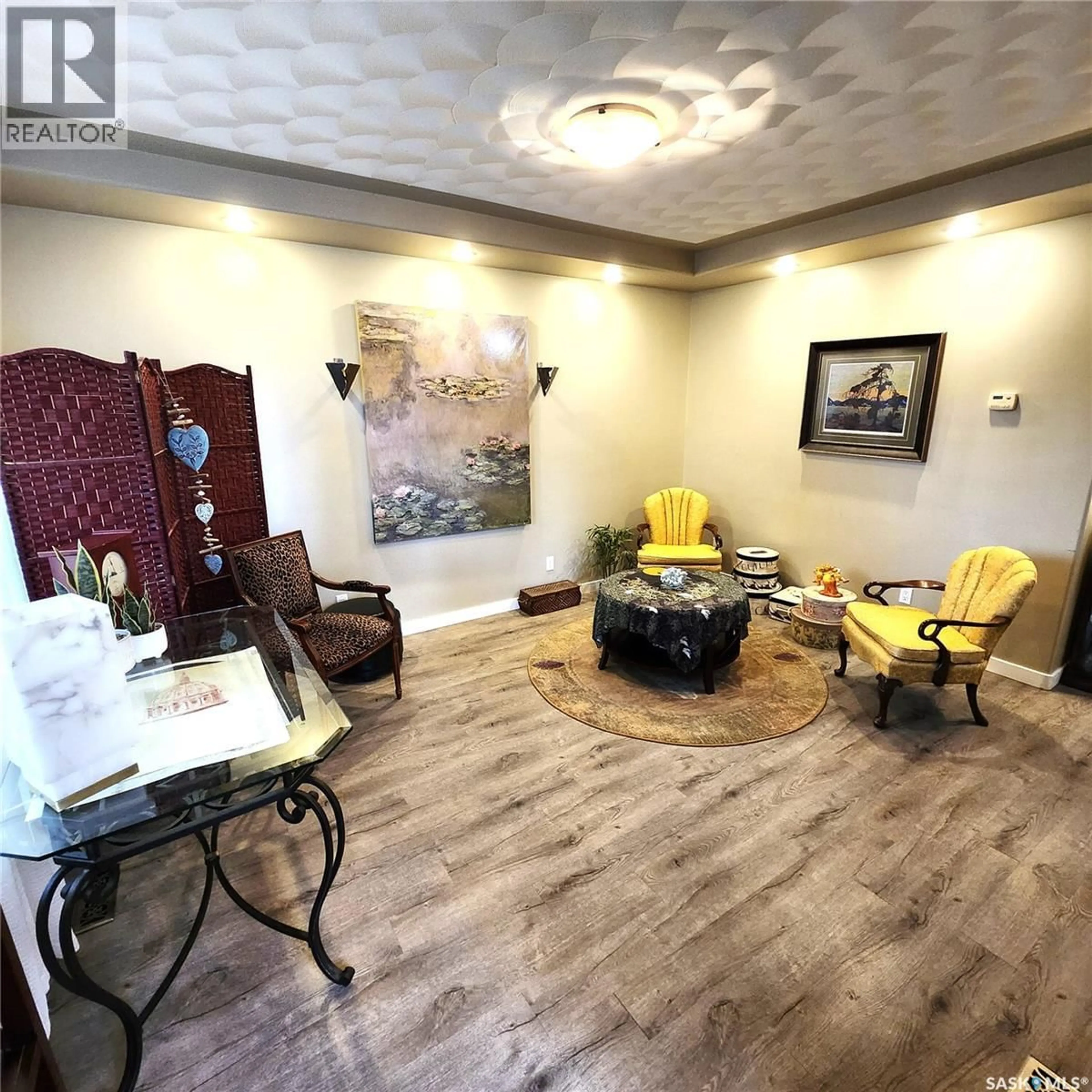 Living room with furniture, unknown for 430 3RD AVENUE, Saskatoon Saskatchewan S7K2J3