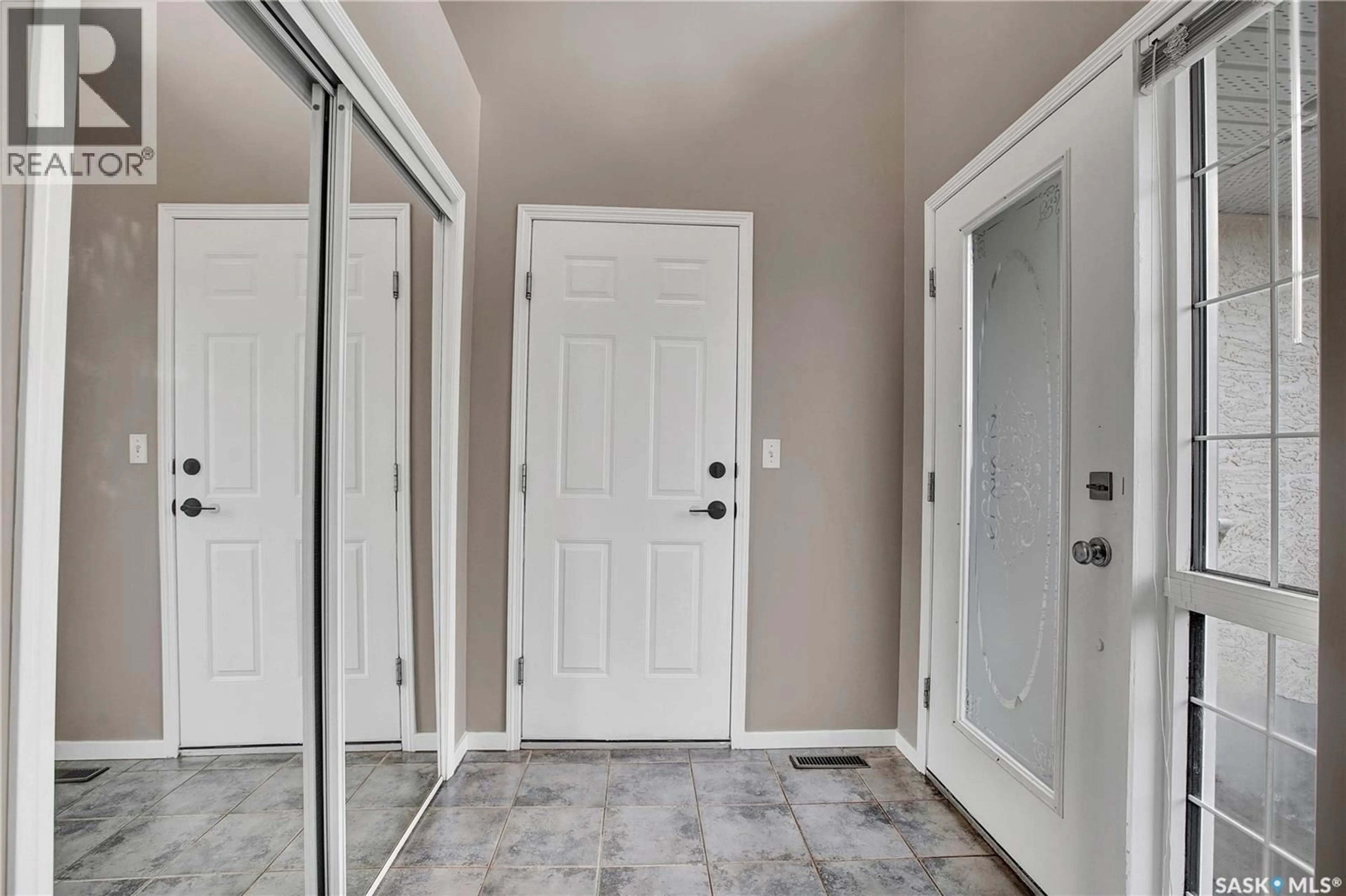 Indoor entryway for 302 BLACKTHORN CRESCENT, Saskatoon Saskatchewan S7B1V1
