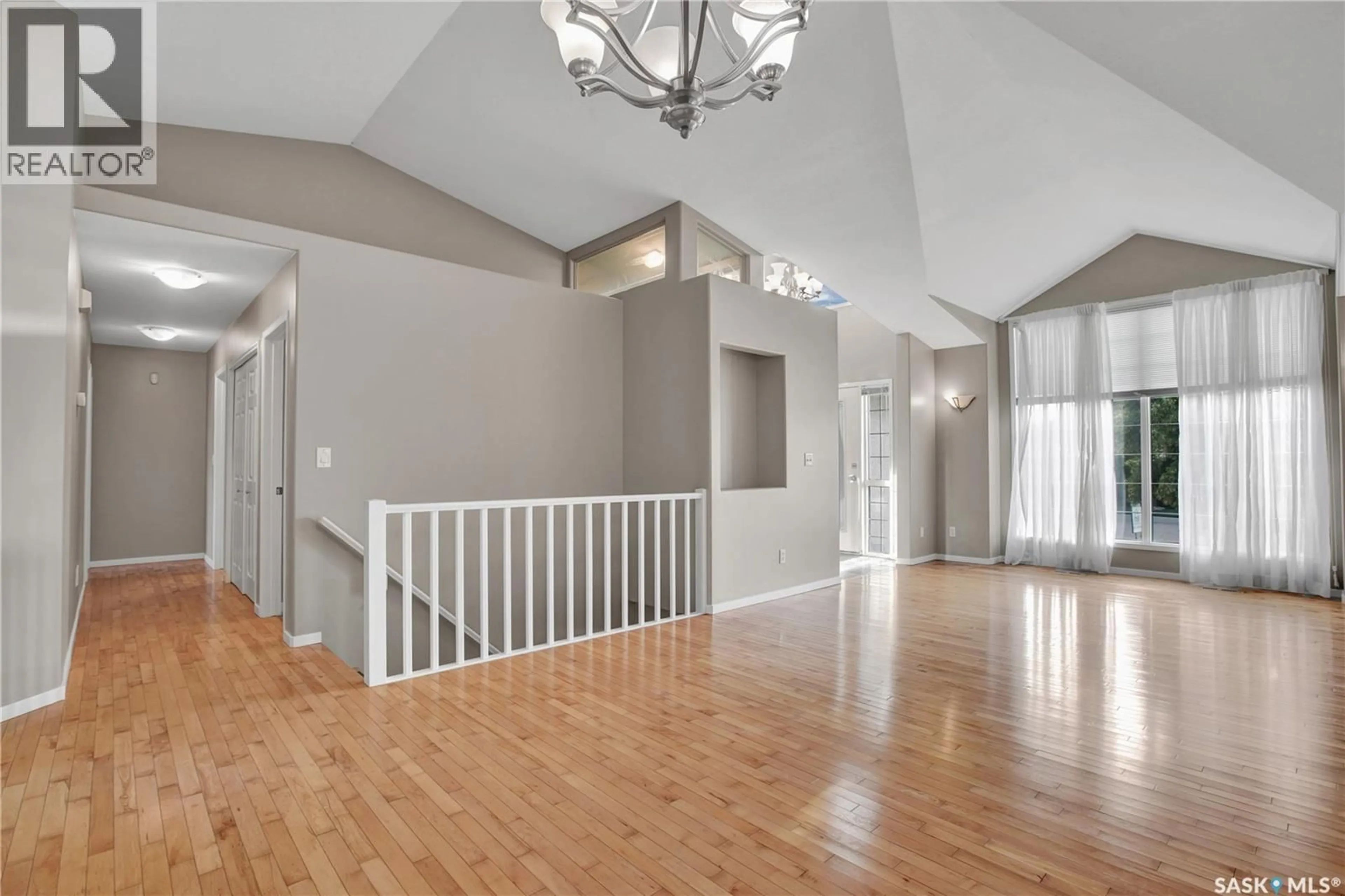 Indoor entryway for 302 BLACKTHORN CRESCENT, Saskatoon Saskatchewan S7B1V1