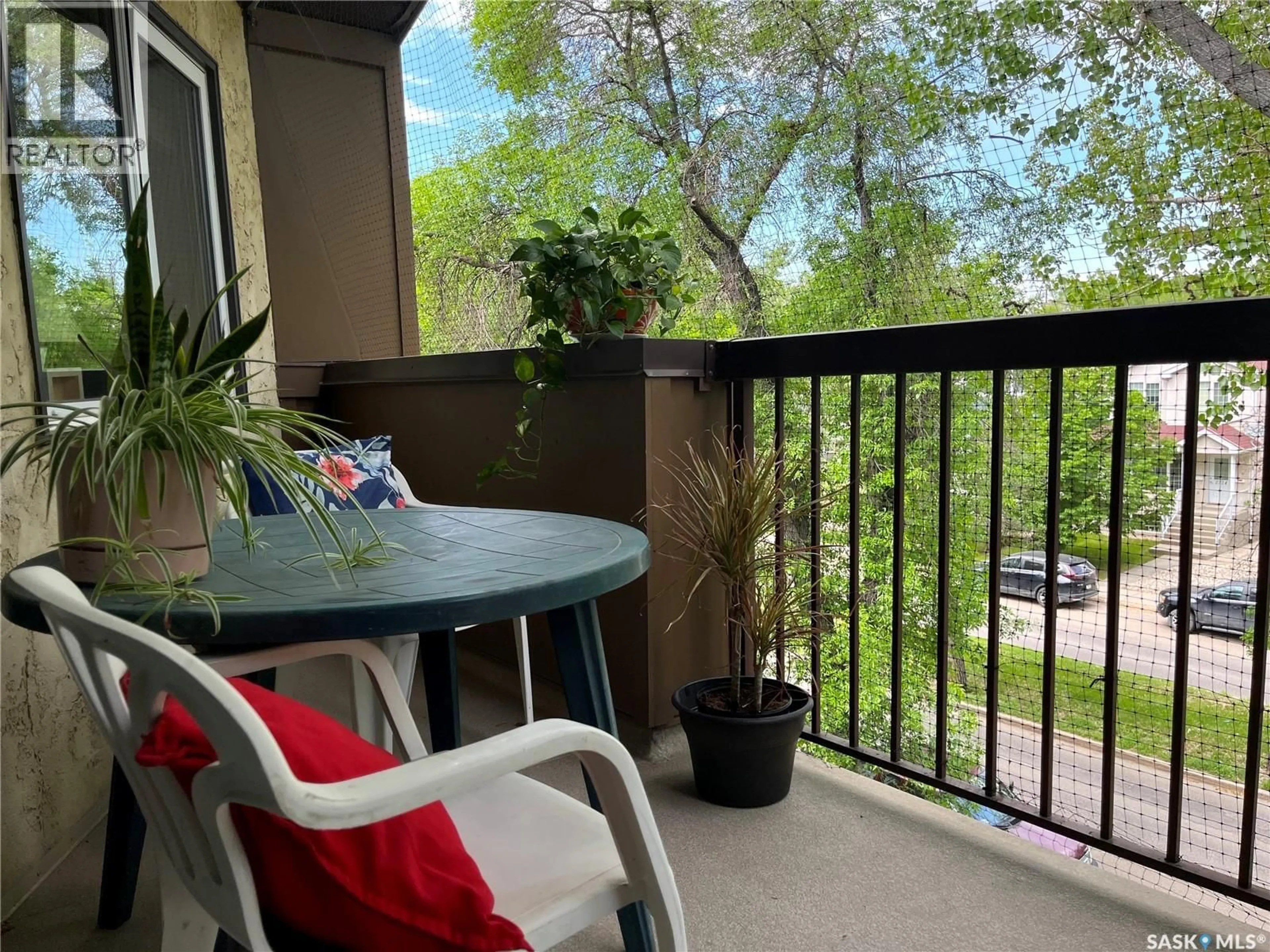 Balcony in the apartment, water/lake/river/ocean view for 304 2727 VICTORIA AVENUE, Regina Saskatchewan S4T1K4
