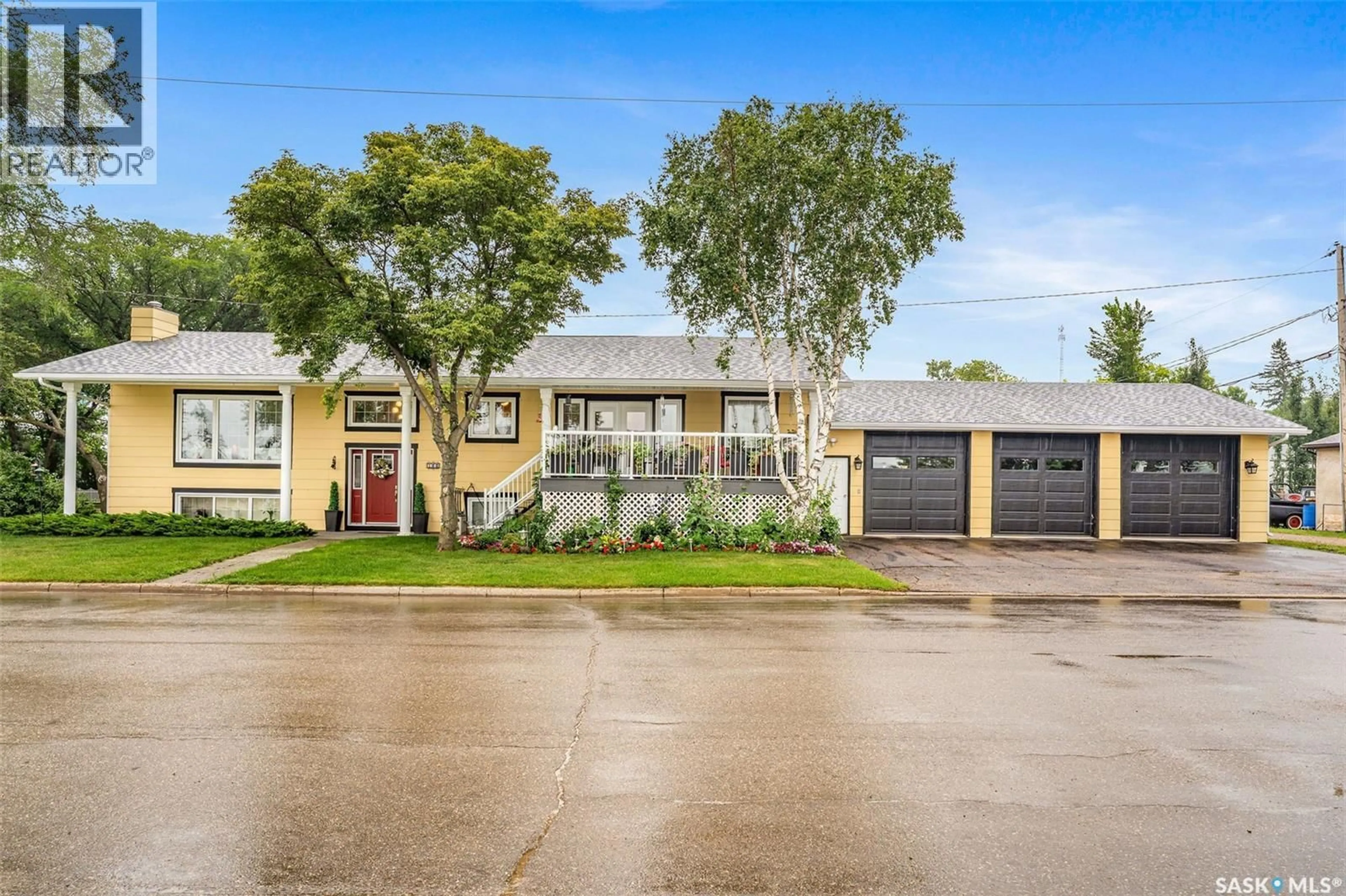 Home with vinyl exterior material, street for 100 BARTLETT AVENUE, Kinistino Saskatchewan S0J0H1