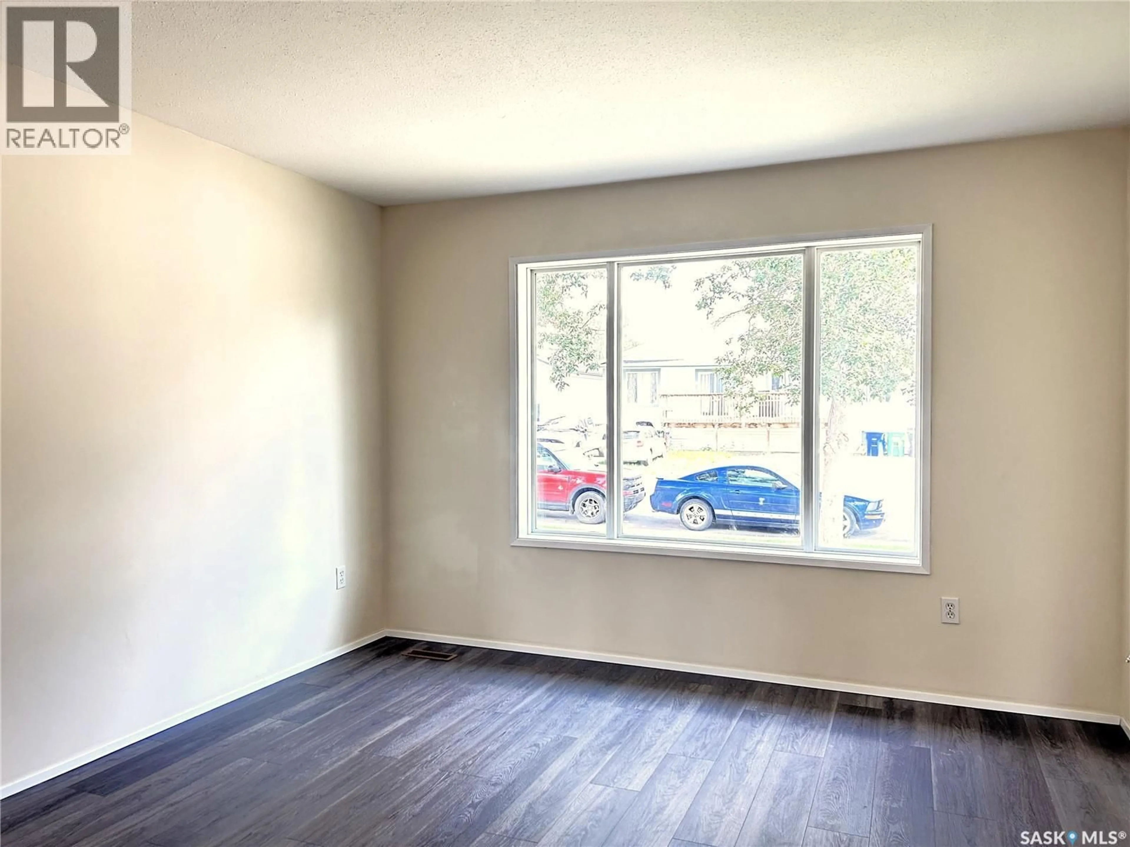 A pic of a room for 242 LOCHRIE CRESCENT, Saskatoon Saskatchewan S7M5E4