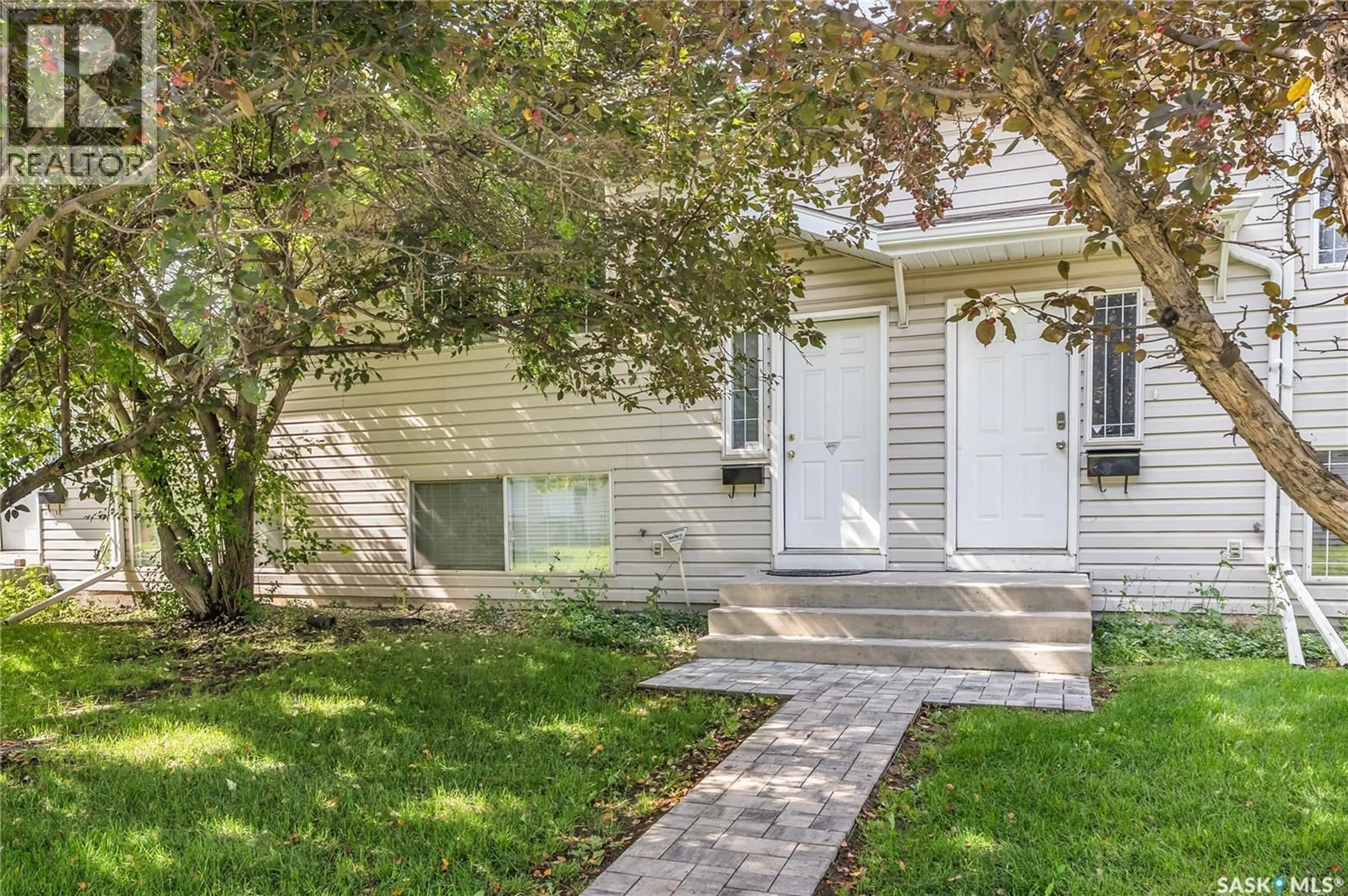 Home with vinyl exterior material, street for 3 95 STREET E, Saskatoon Saskatchewan S7N2E1