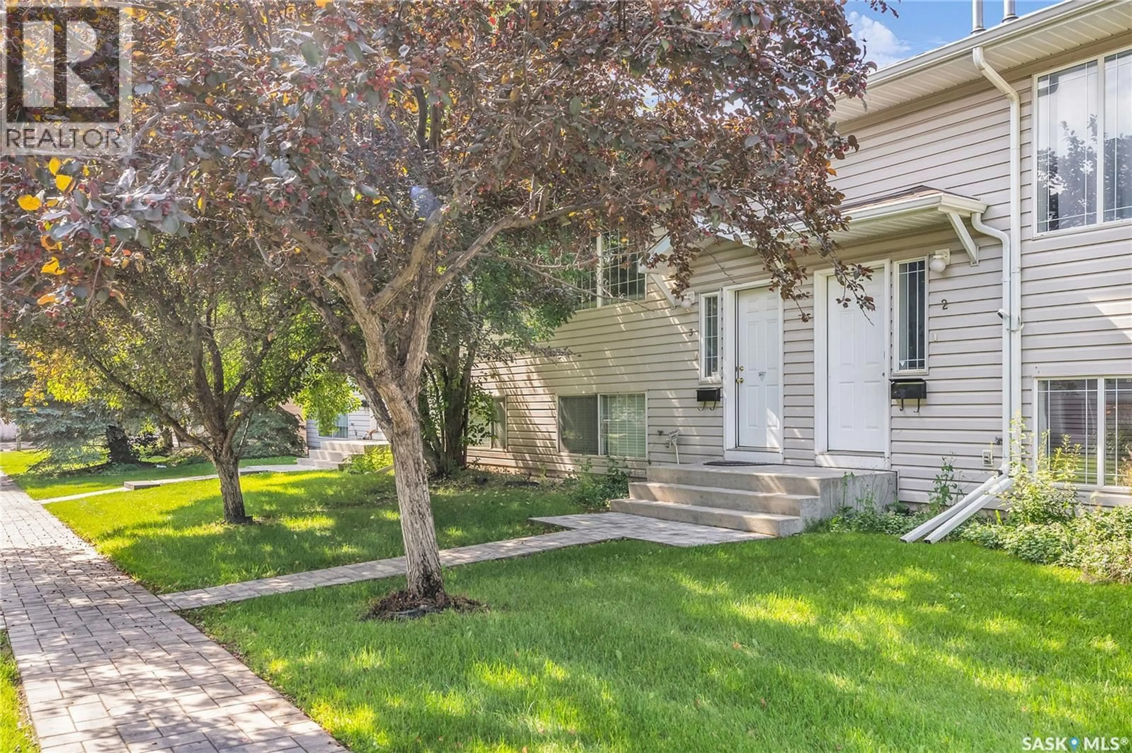 Home with vinyl exterior material, street for 3 95 STREET E, Saskatoon Saskatchewan S7N2E1