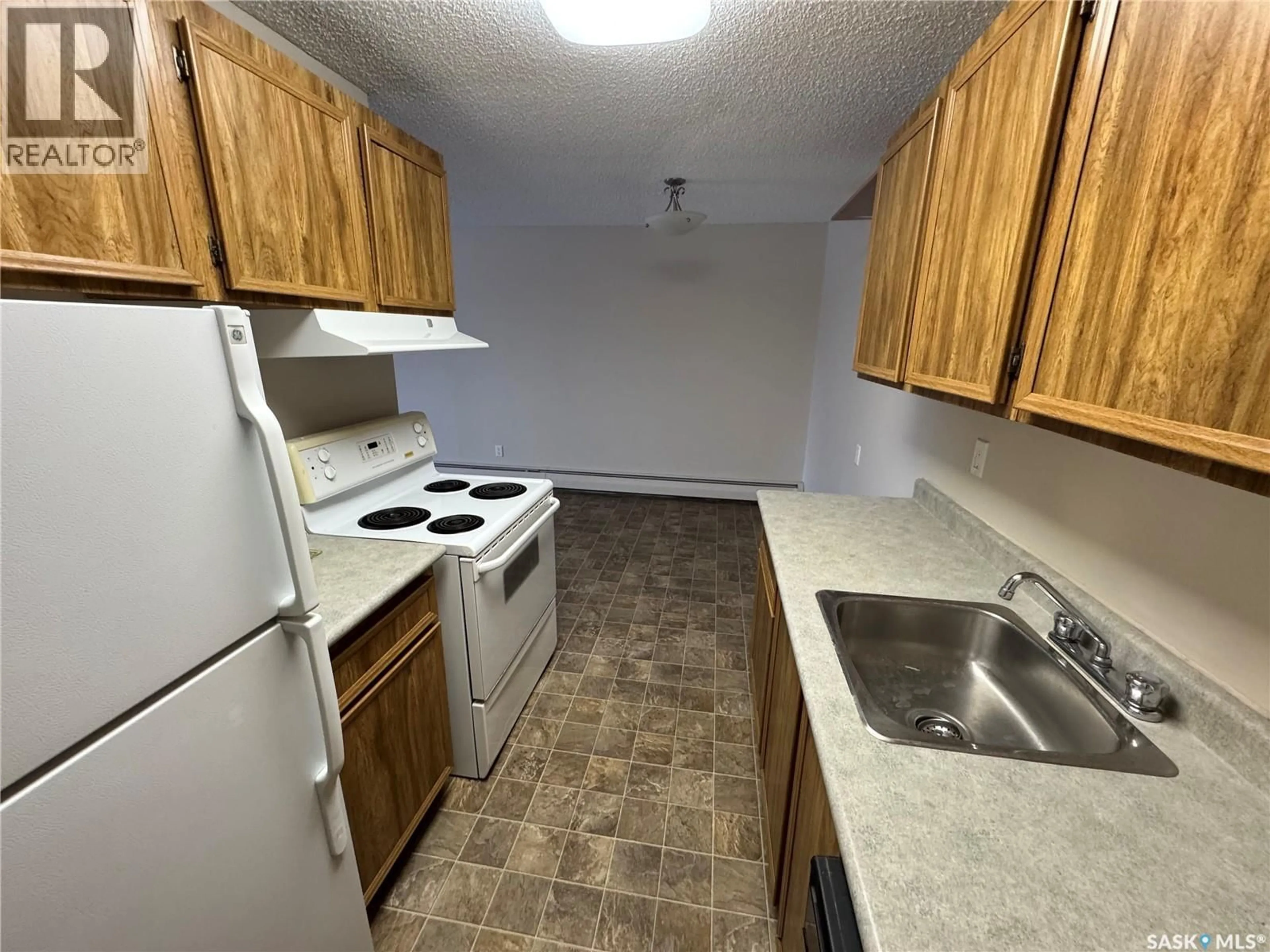 Standard kitchen, unknown for 306 - 1808 EAGLESHAM AVENUE, Weyburn Saskatchewan S4H3A8