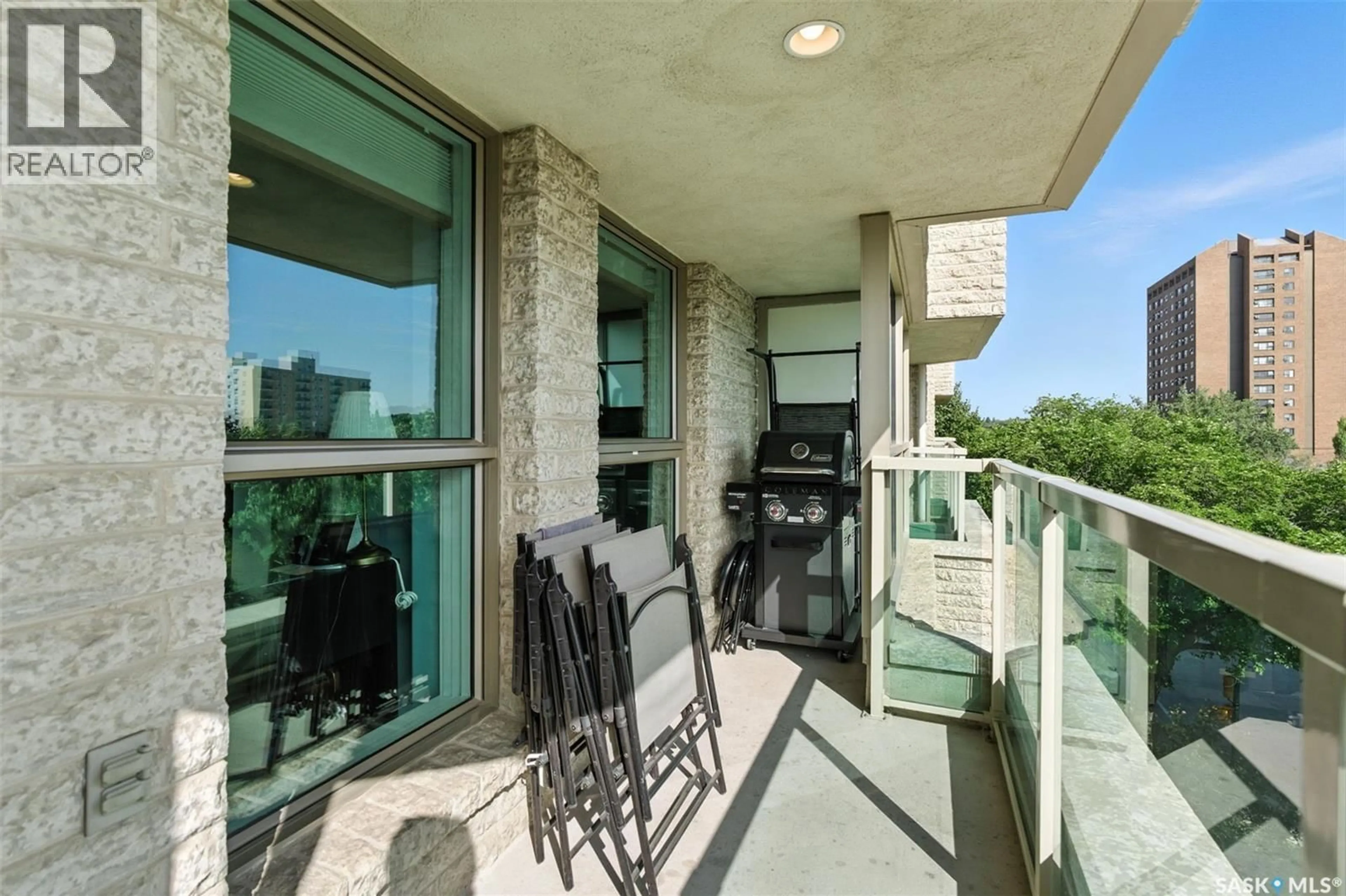 Patio, water/lake/river/ocean view for 303 - 401 5TH AVENUE N, Saskatoon Saskatchewan S7K2P6