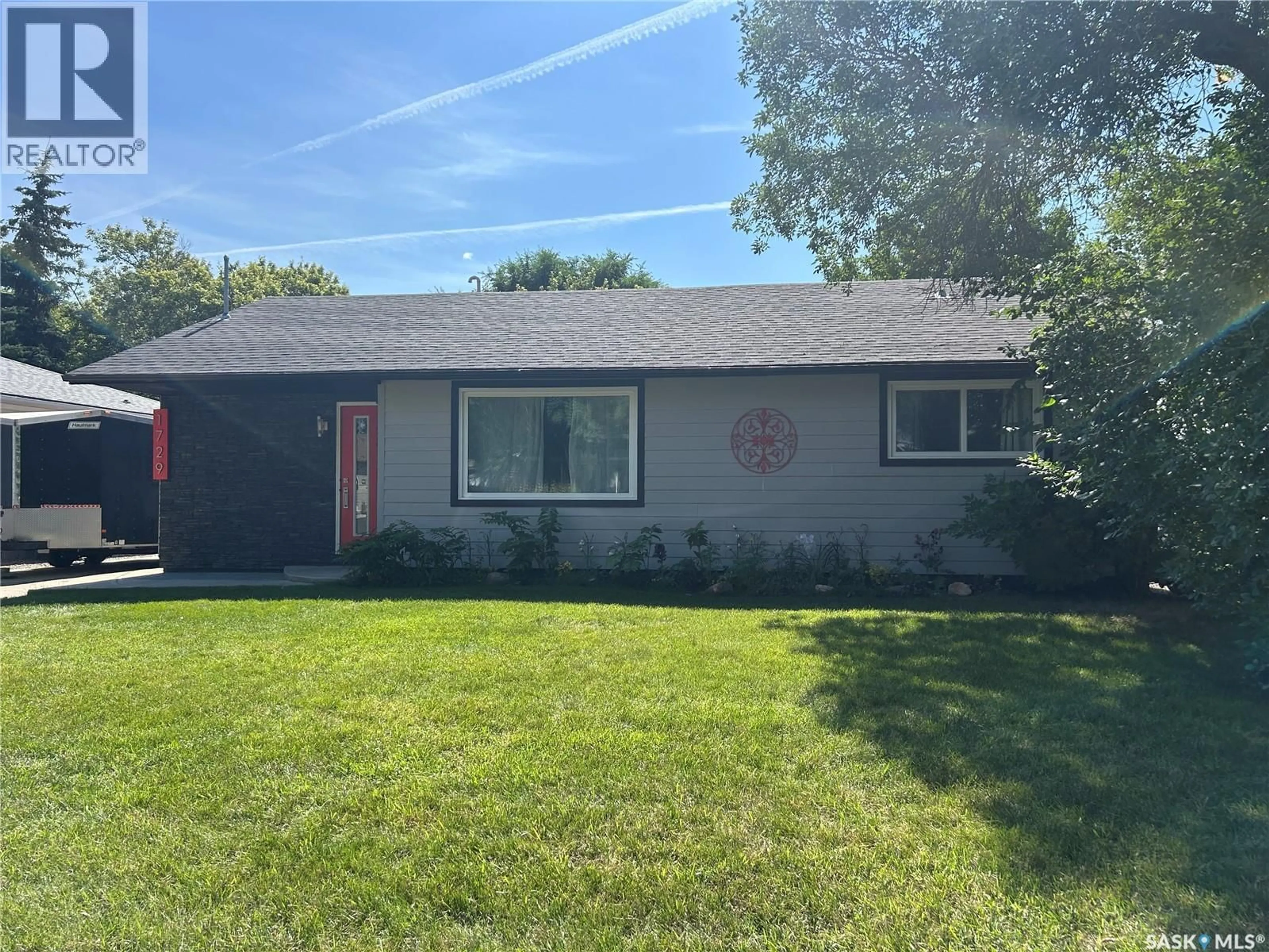 Home with vinyl exterior material, street for 1729 MCCORMICK CRESCENT, Estevan Saskatchewan S4A1G8