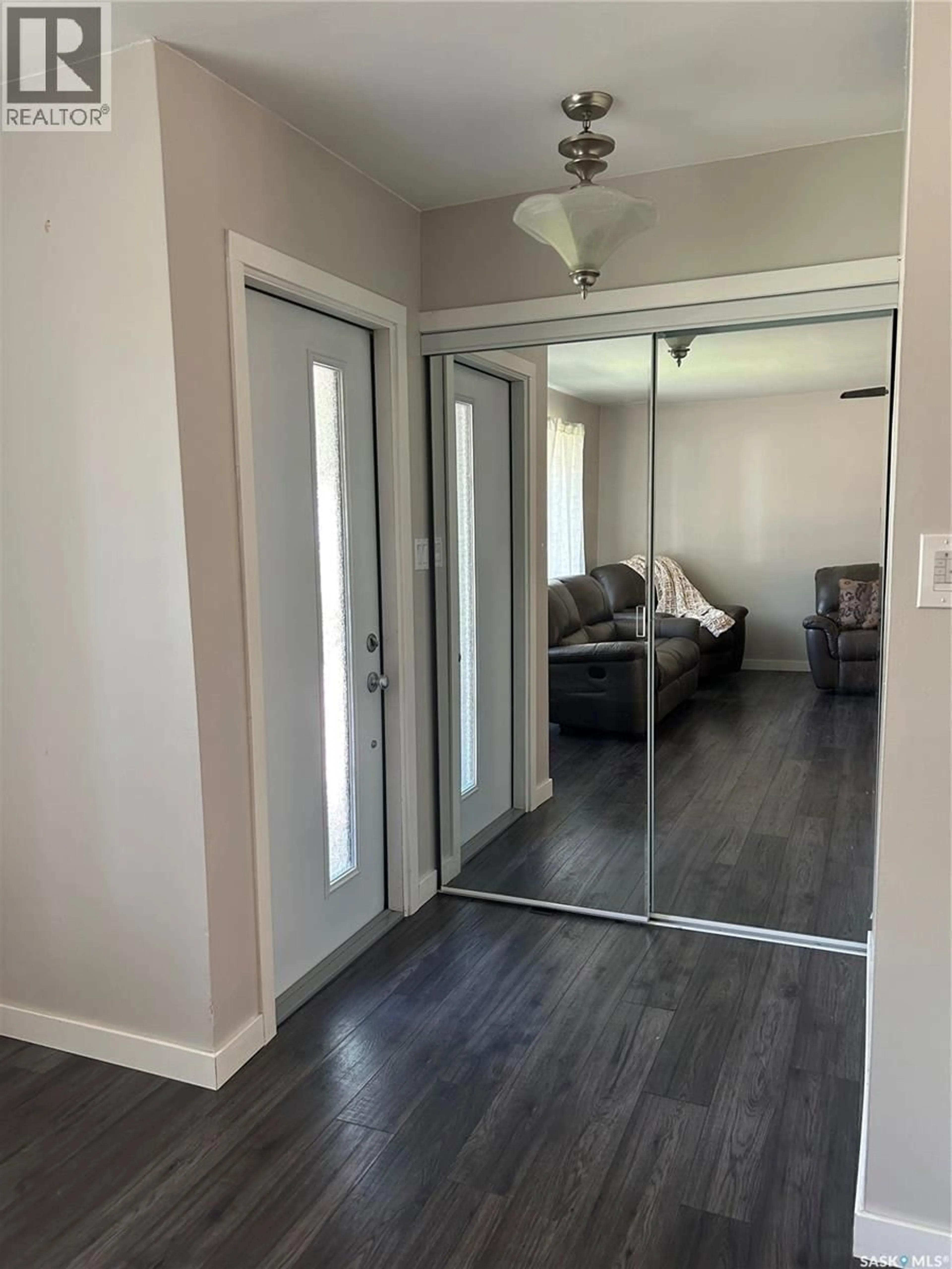 Indoor entryway for 1729 MCCORMICK CRESCENT, Estevan Saskatchewan S4A1G8