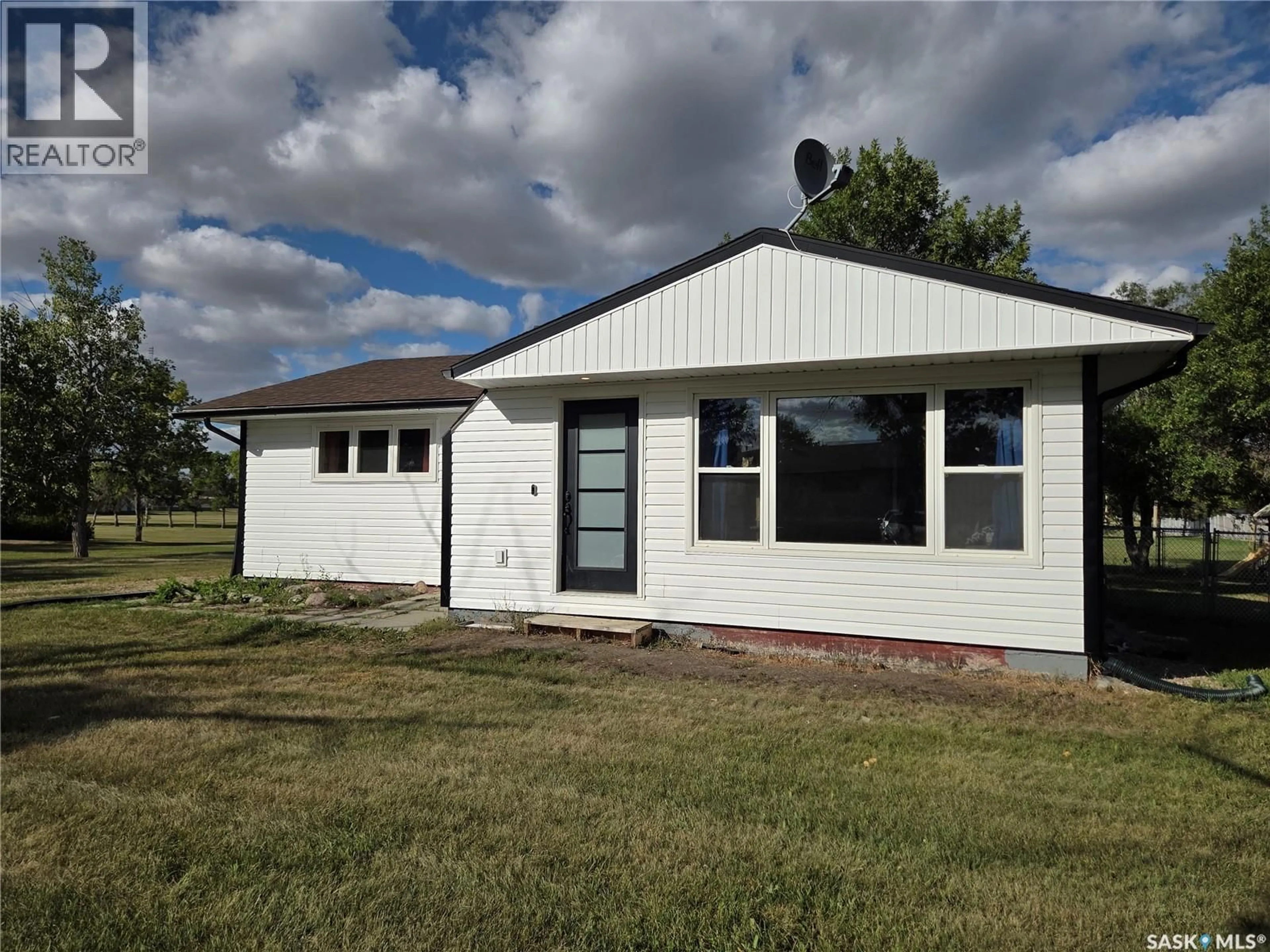 Home with vinyl exterior material, building for 1101 KNOX AVENUE, Rouleau Saskatchewan S0G4H0