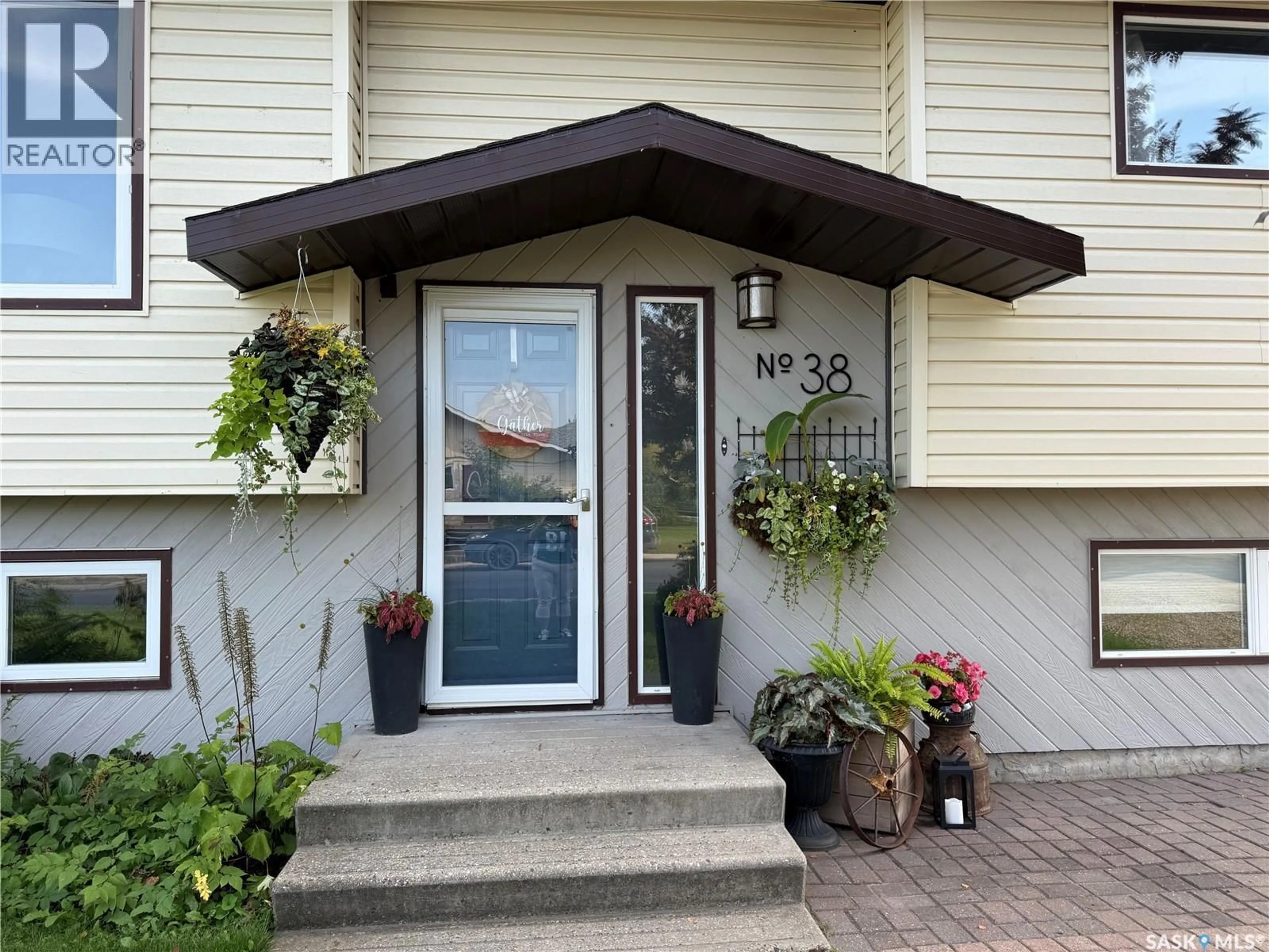 Indoor entryway for 38 HOWARD CRESCENT, Lanigan Saskatchewan S0K2M0