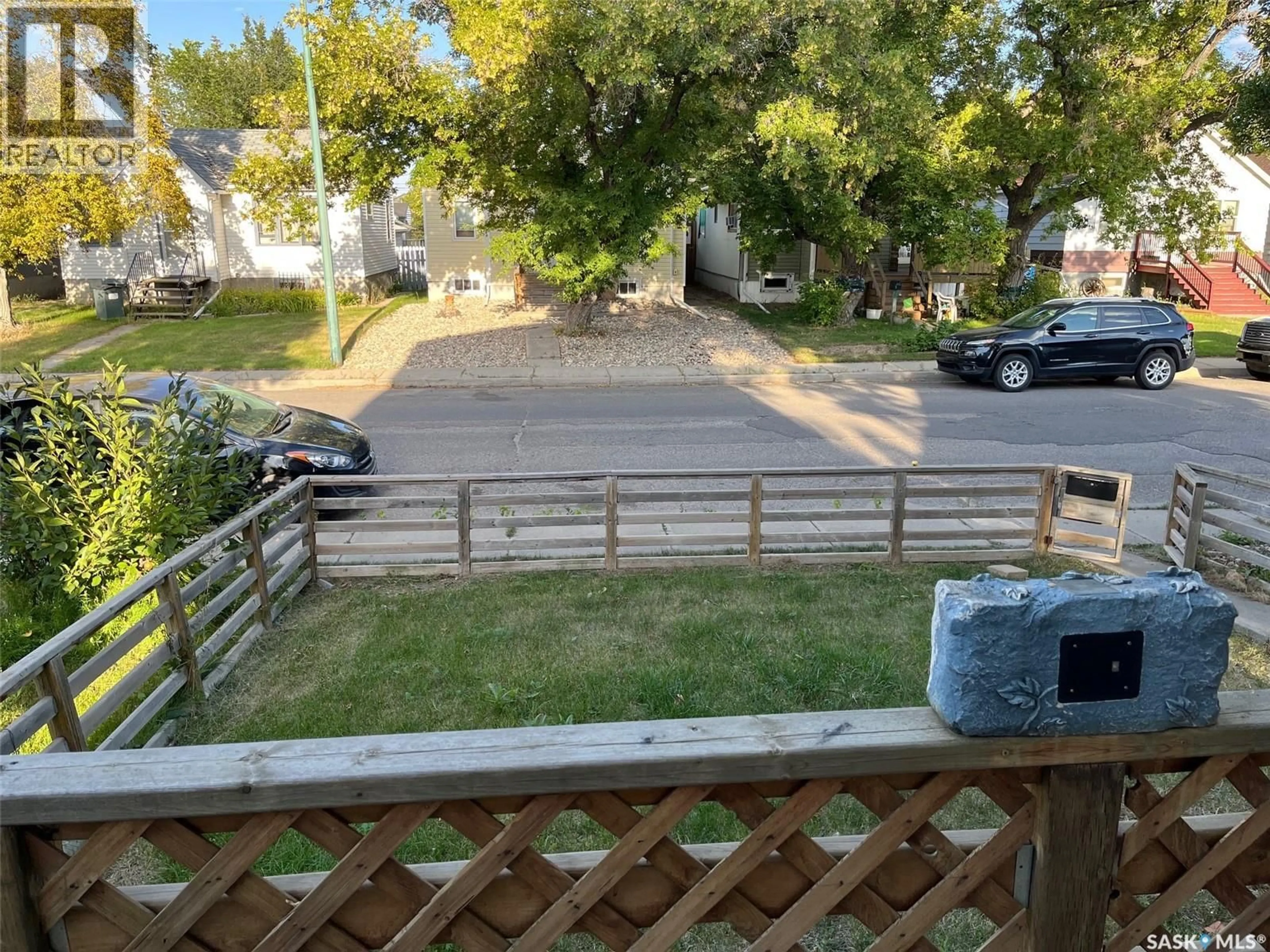 A pic from outside/outdoor area/front of a property/back of a property/a pic from drone, street for 2150 ELLIOTT STREET, Regina Saskatchewan S4N3H2