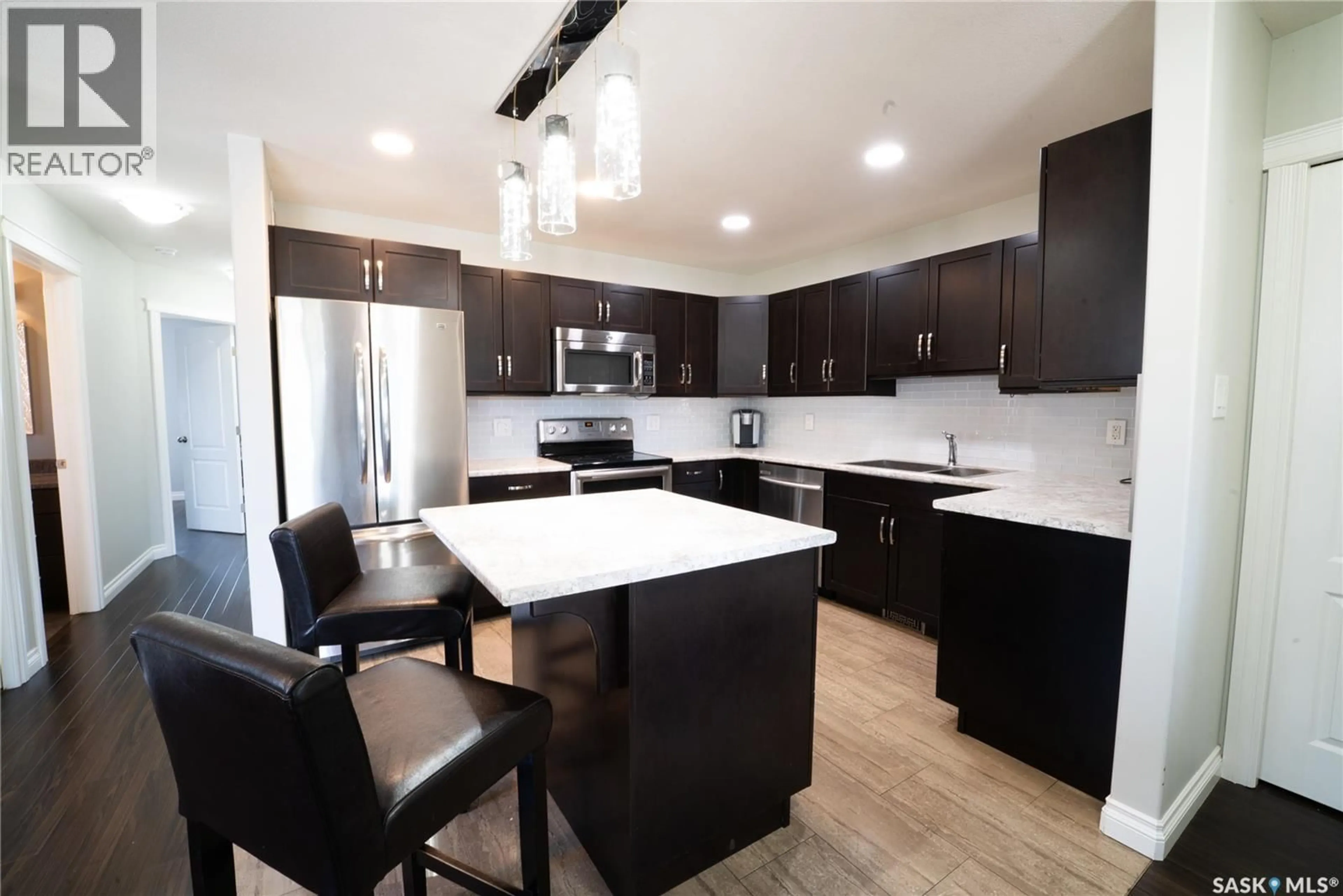 Open concept kitchen, ceramic/tile floor for 544 M AVENUE, Saskatoon Saskatchewan S7L2S8