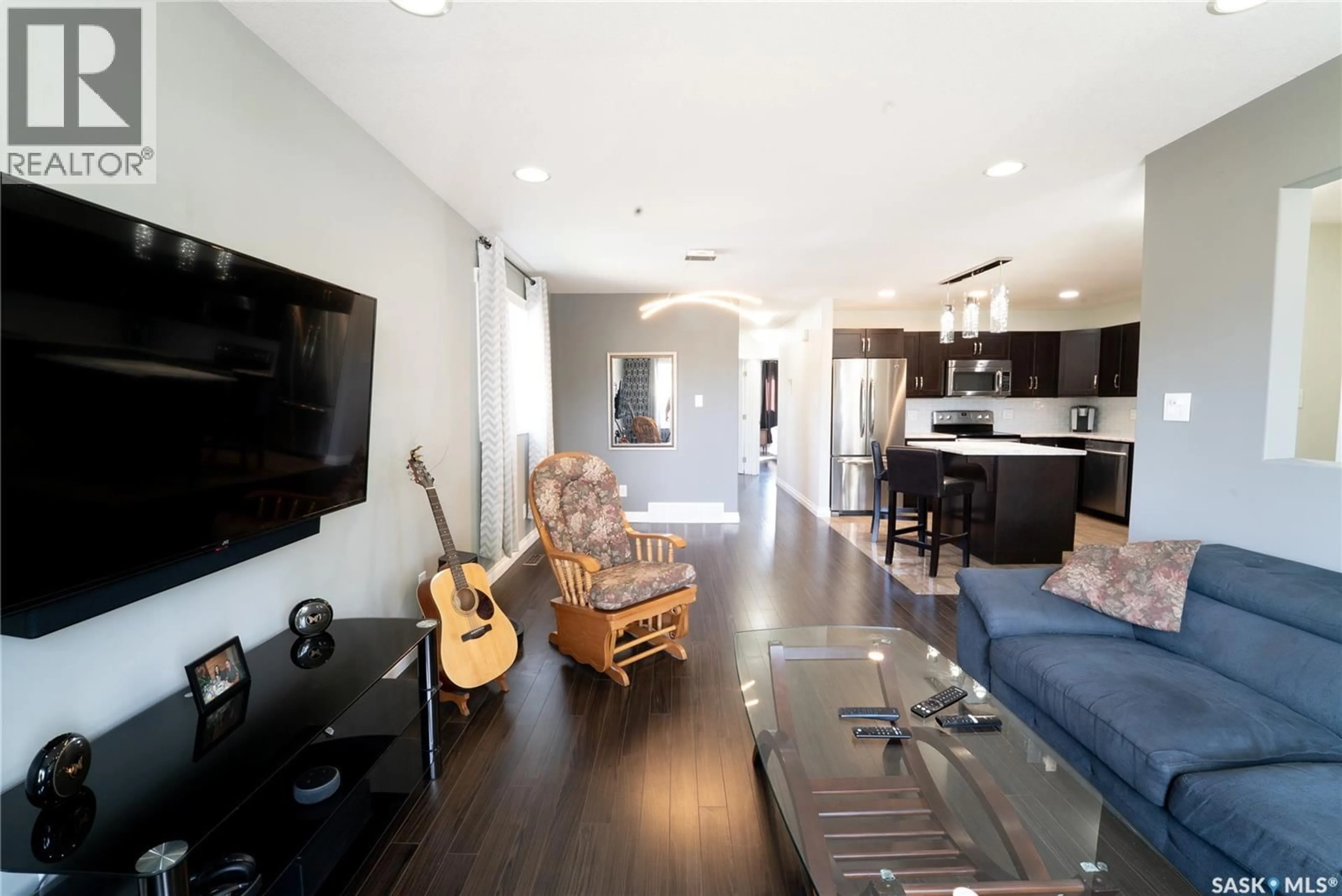 Living room with furniture, wood/laminate floor for 544 M AVENUE, Saskatoon Saskatchewan S7L2S8