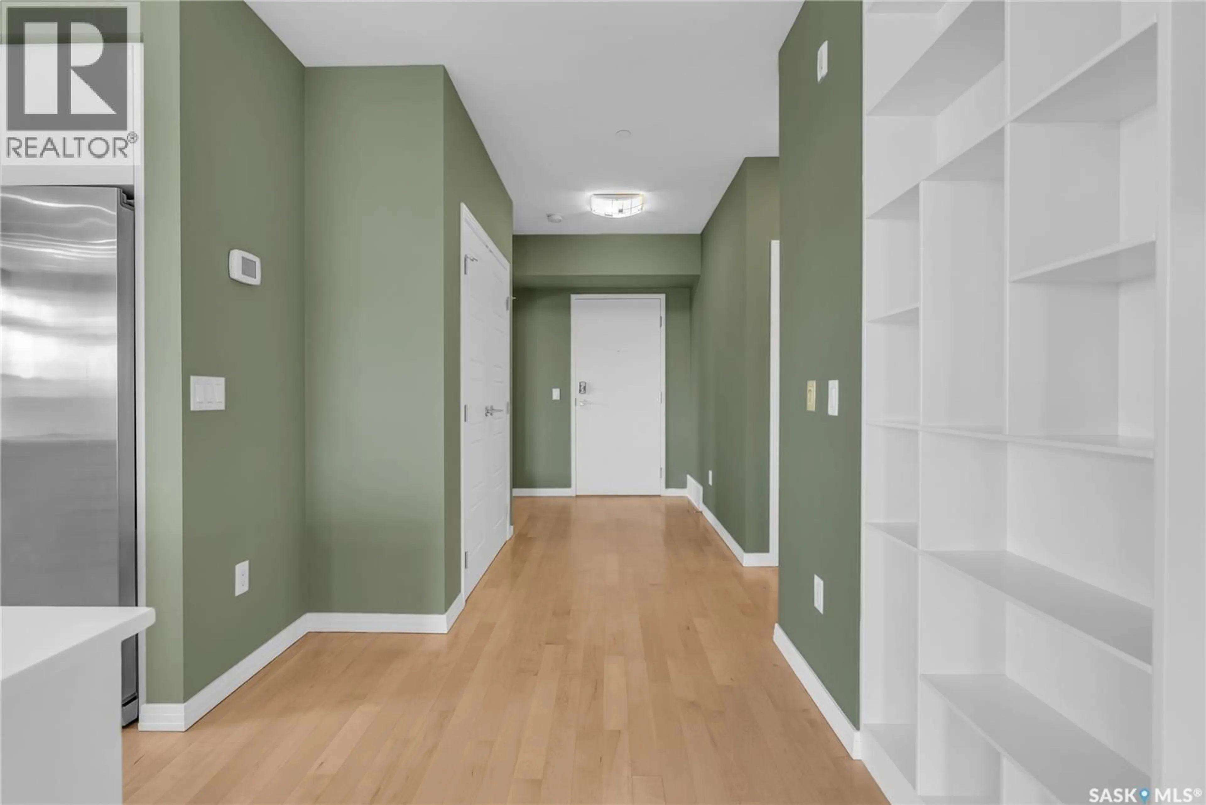 Indoor entryway for 501 922 BROADWAY AVENUE, Saskatoon Saskatchewan S7N1B7