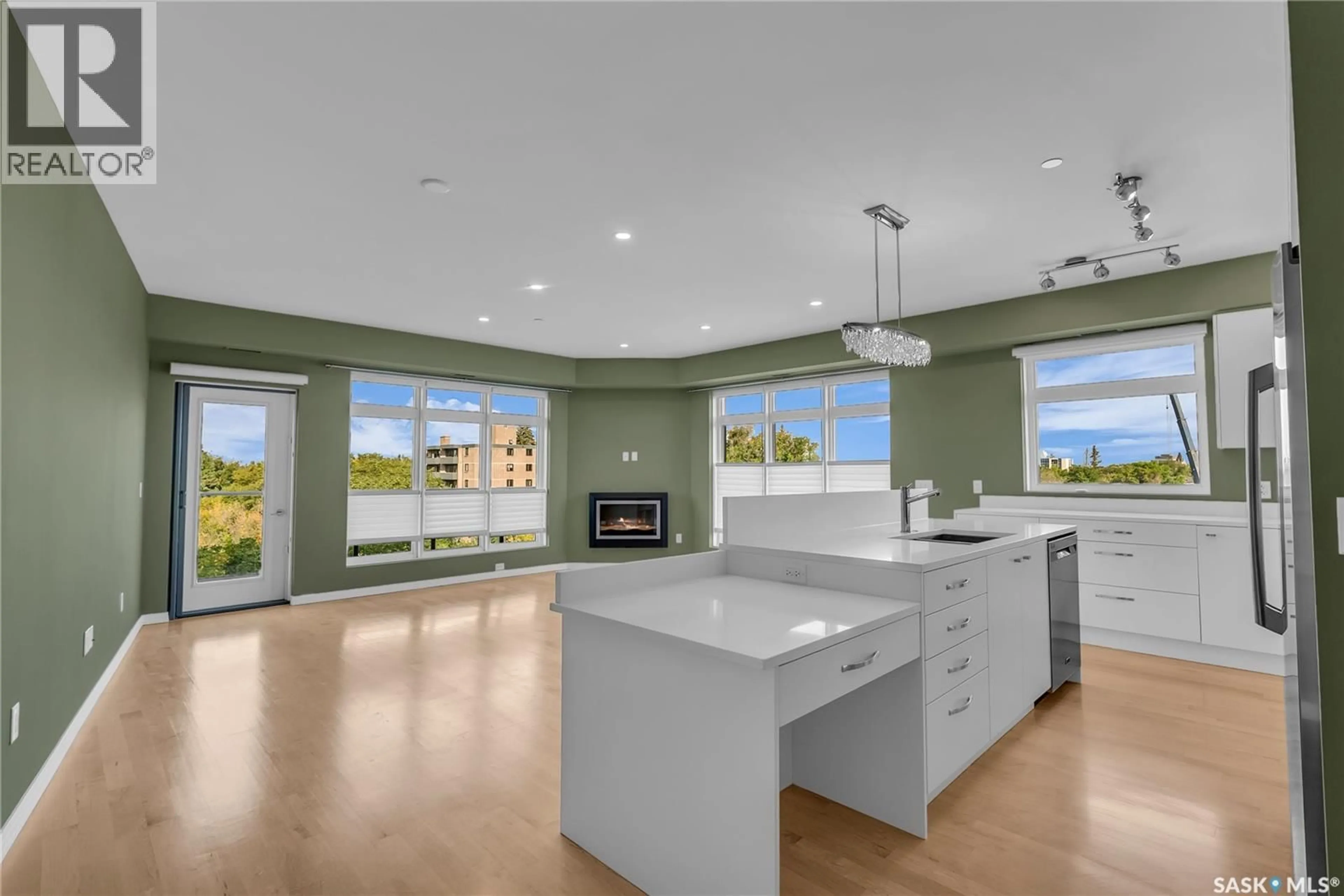 Open concept kitchen, unknown for 501 922 BROADWAY AVENUE, Saskatoon Saskatchewan S7N1B7