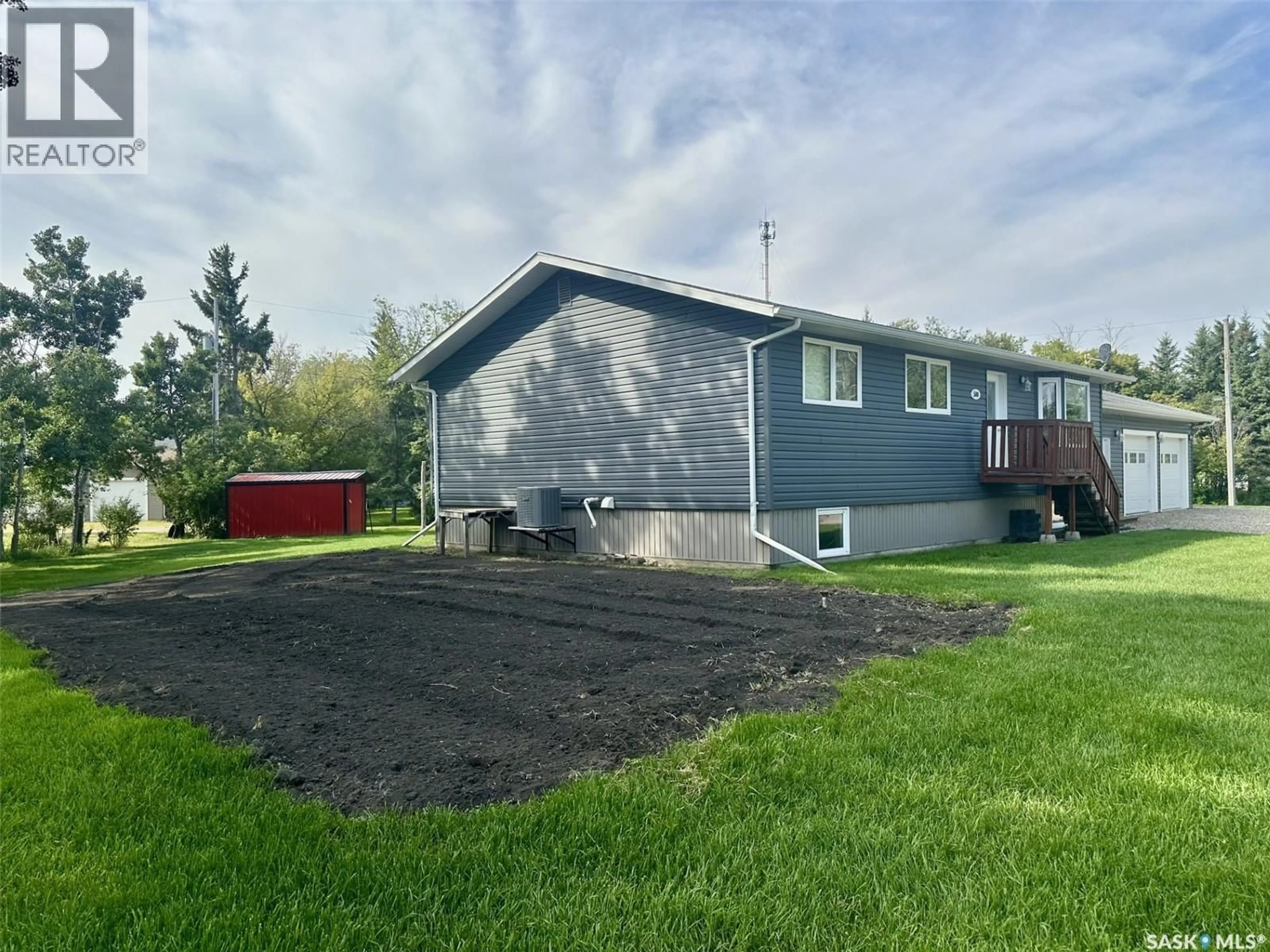 Home with vinyl exterior material, street for 500 5TH AVENUE, Leroy Saskatchewan S0K2P0