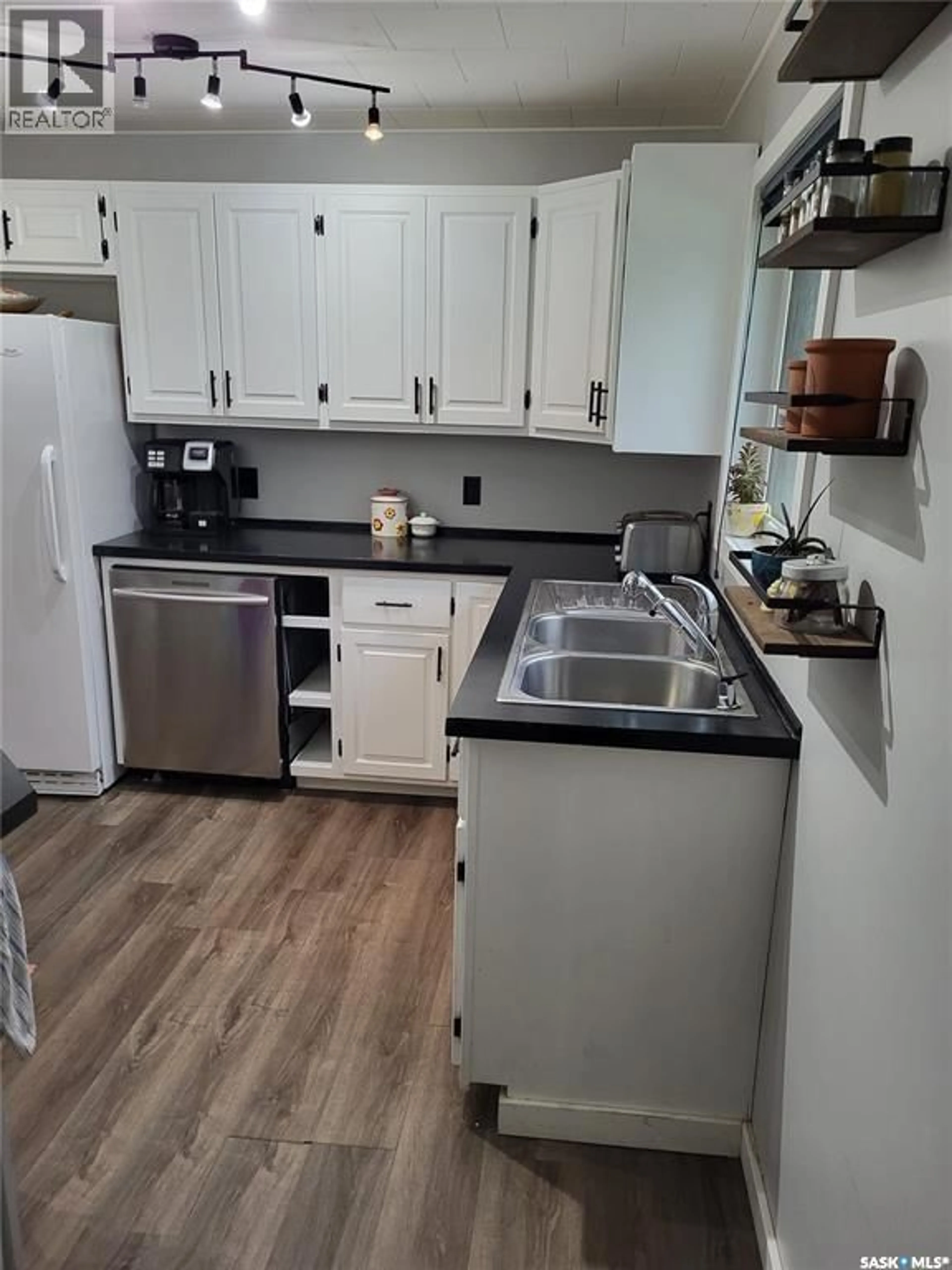 Standard kitchen, unknown for 713 BEHARREL STREET, Oxbow Saskatchewan S0C2B0
