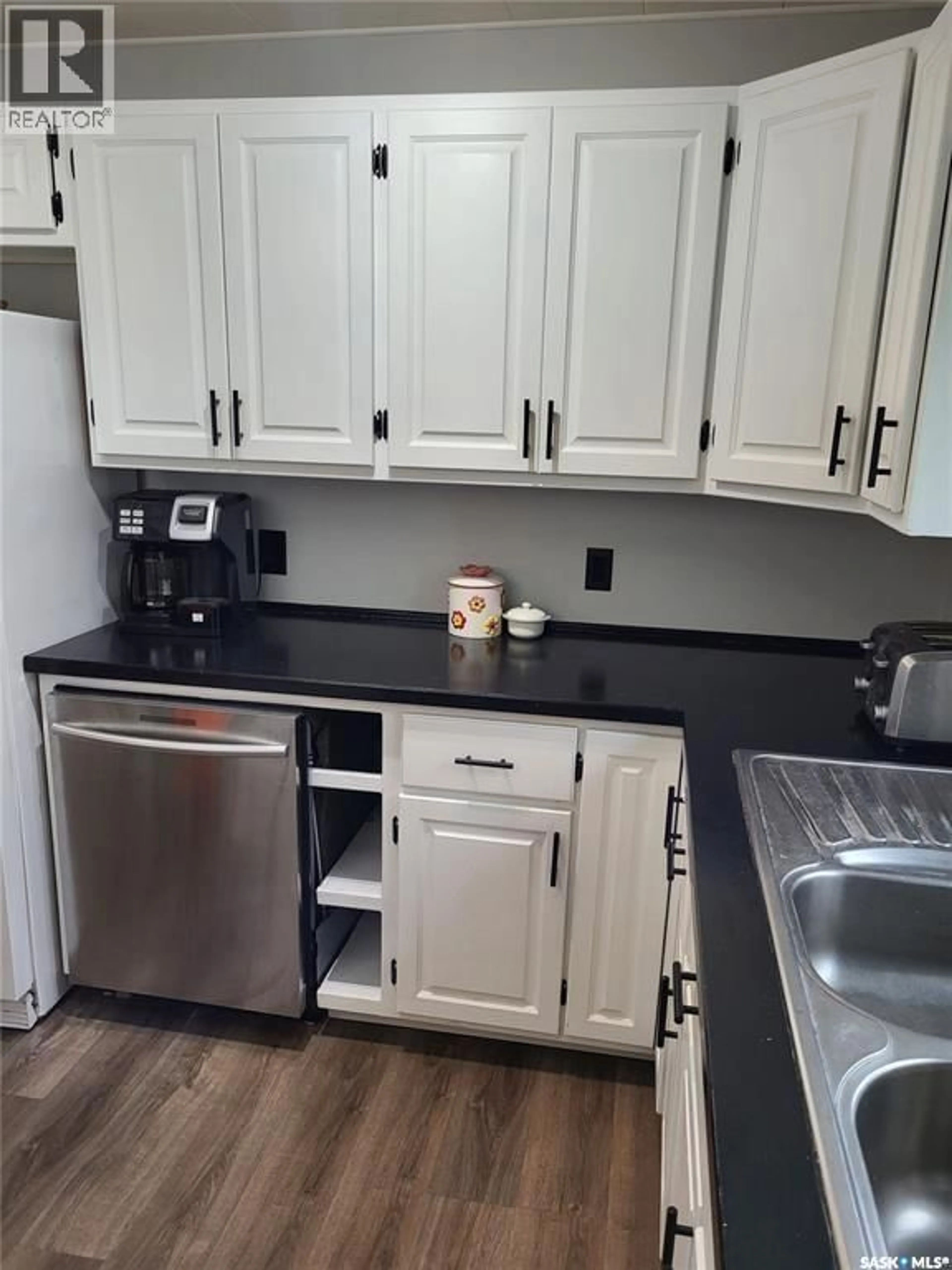 Standard kitchen, unknown for 713 BEHARREL STREET, Oxbow Saskatchewan S0C2B0