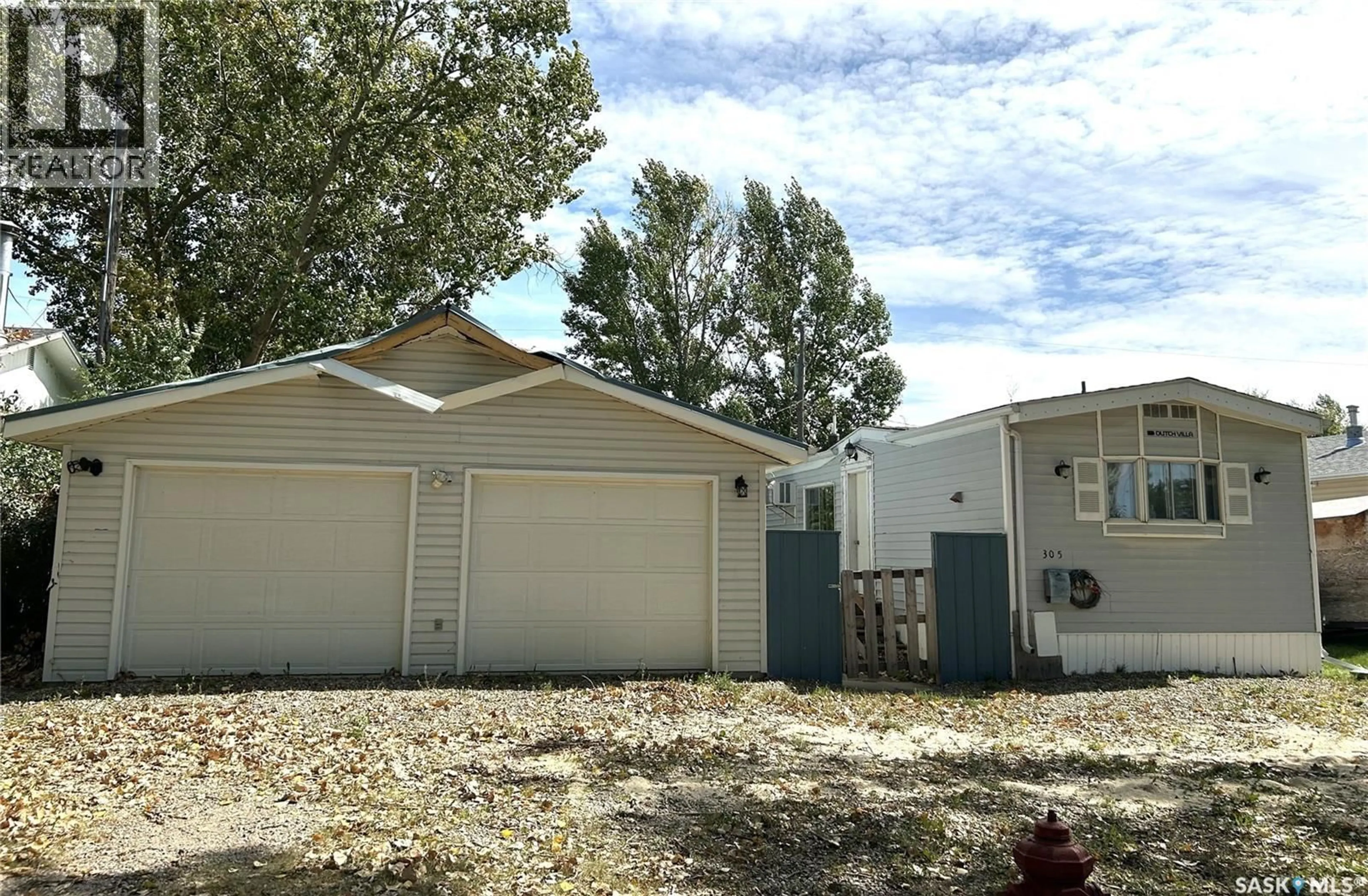 Home with vinyl exterior material, street for 305 EISENHOWER STREET, Midale Saskatchewan S0C1S0