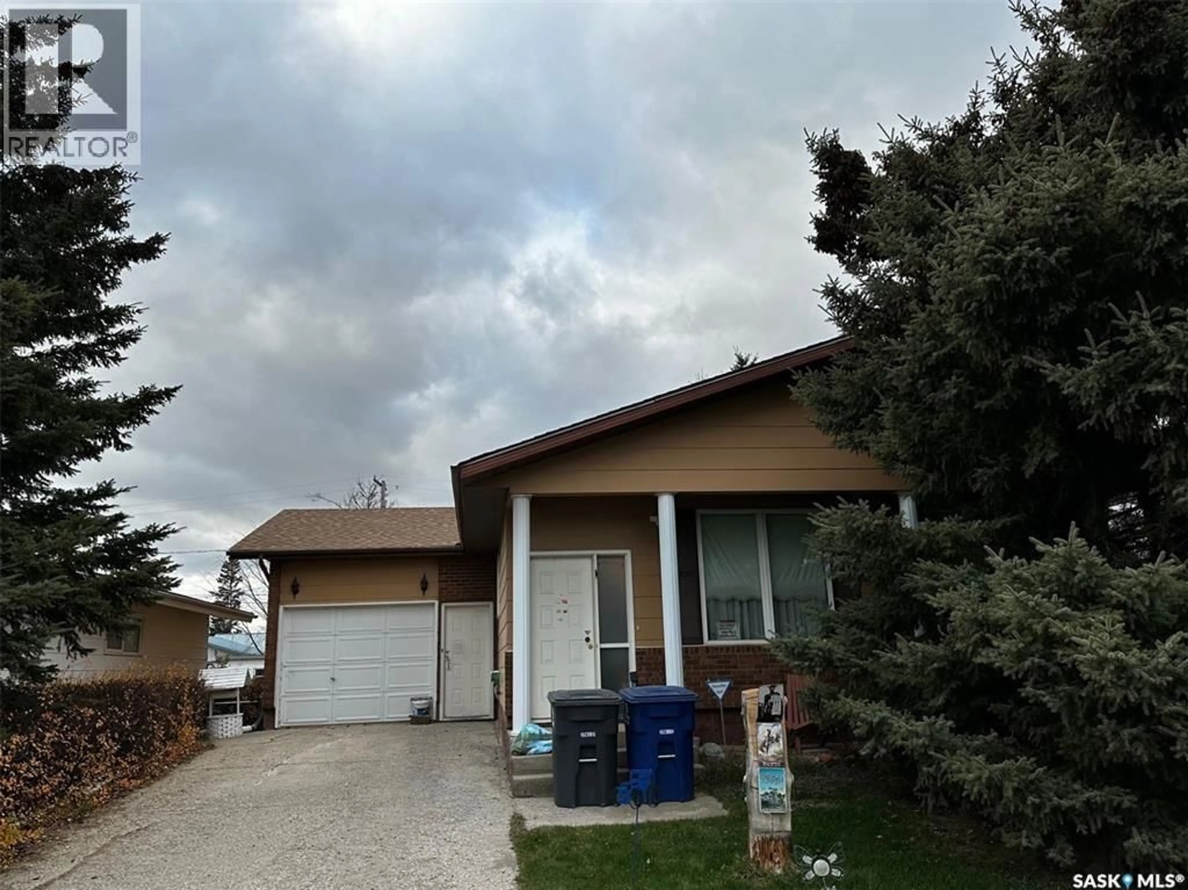 Home with vinyl exterior material, street for 308 1ST STREET, Spiritwood Saskatchewan S0J2M0