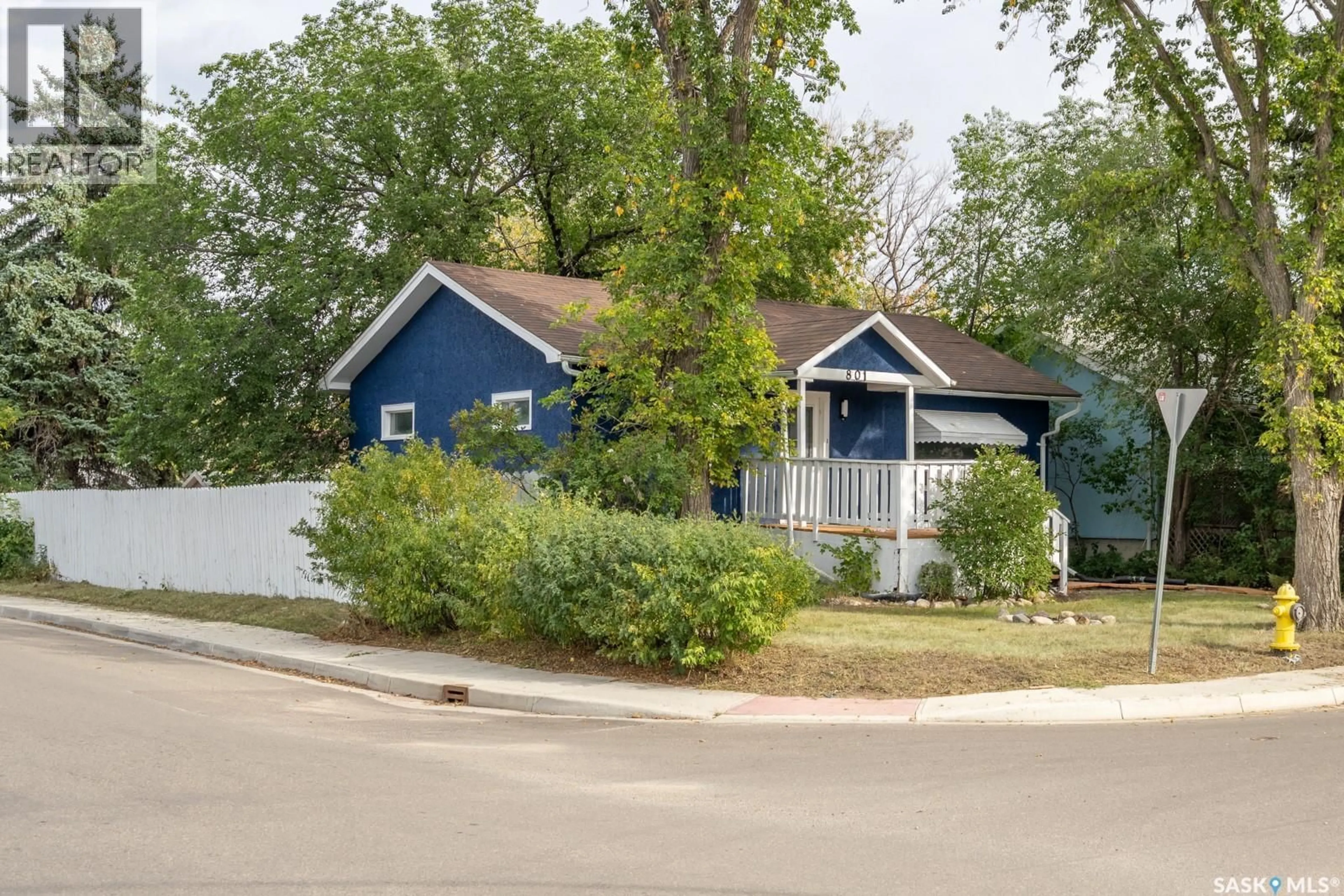 Home with vinyl exterior material, street for 801 ARGYLE STREET, Regina Saskatchewan S4T3P9
