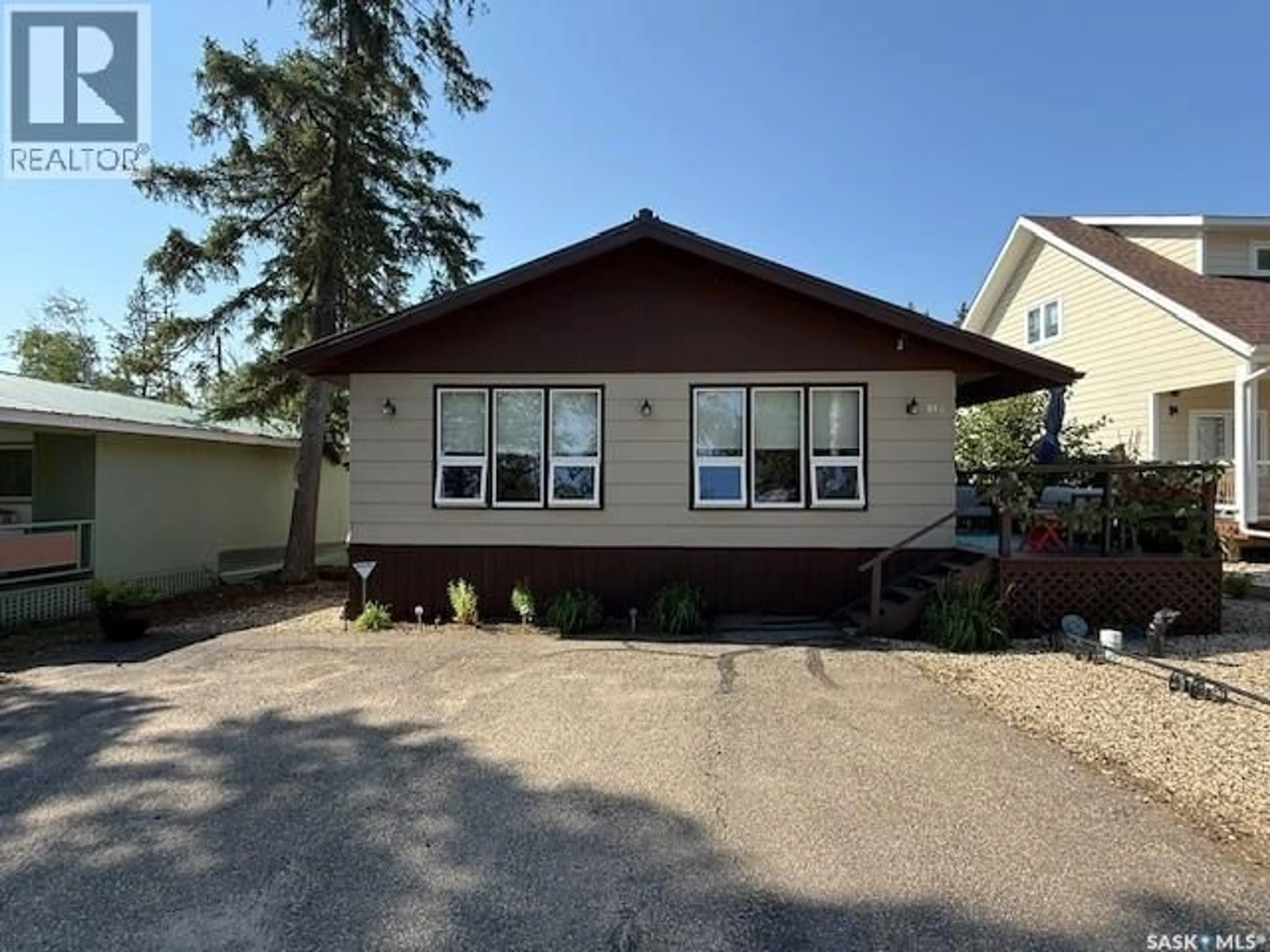 Home with vinyl exterior material, building for 815 LAKESHORE AVENUE, Duck Mountain Provincial Park Saskatchewan S0A1S0