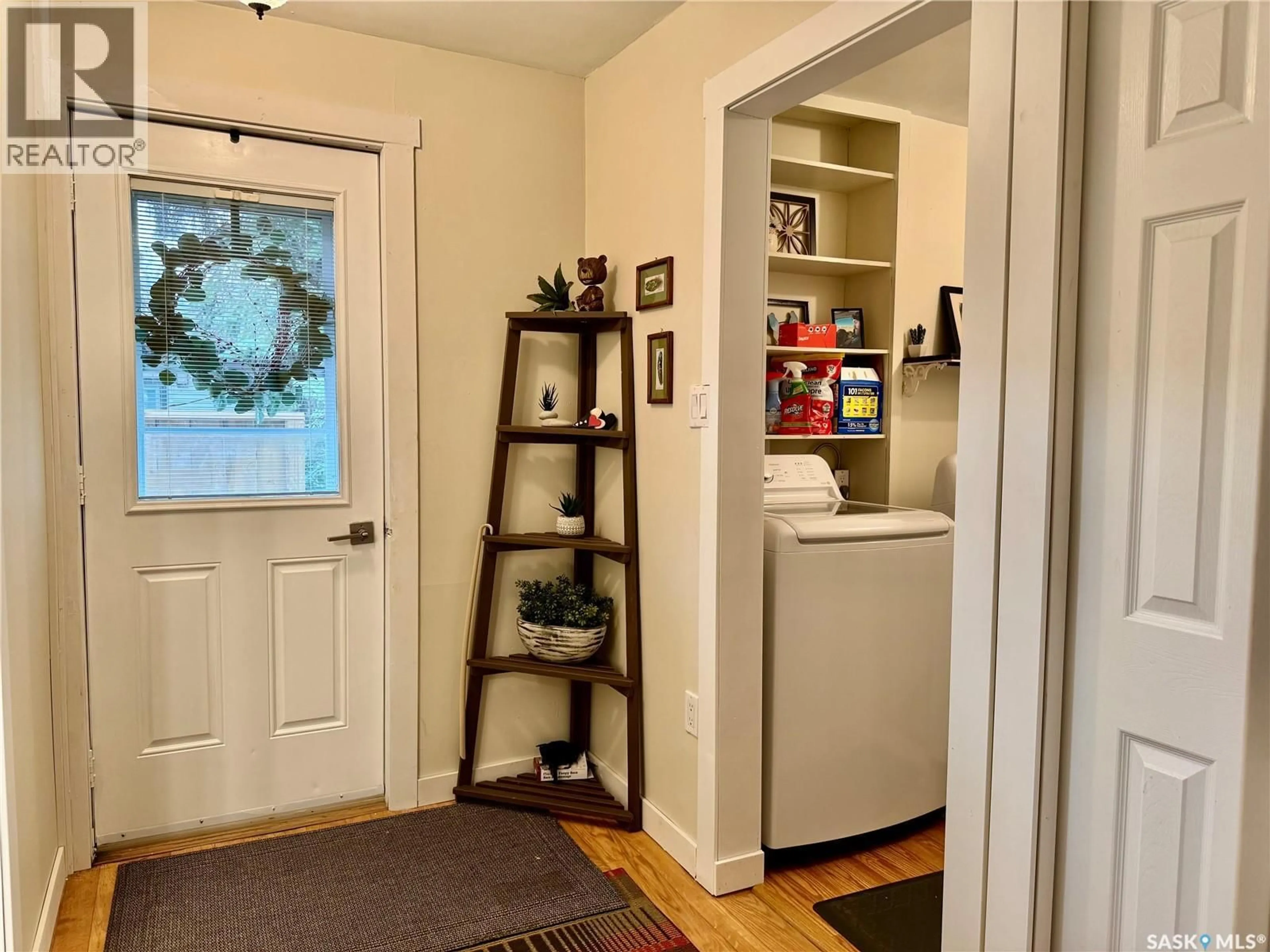 Indoor entryway for 234 7TH STREET, Humboldt Saskatchewan S0K2A0