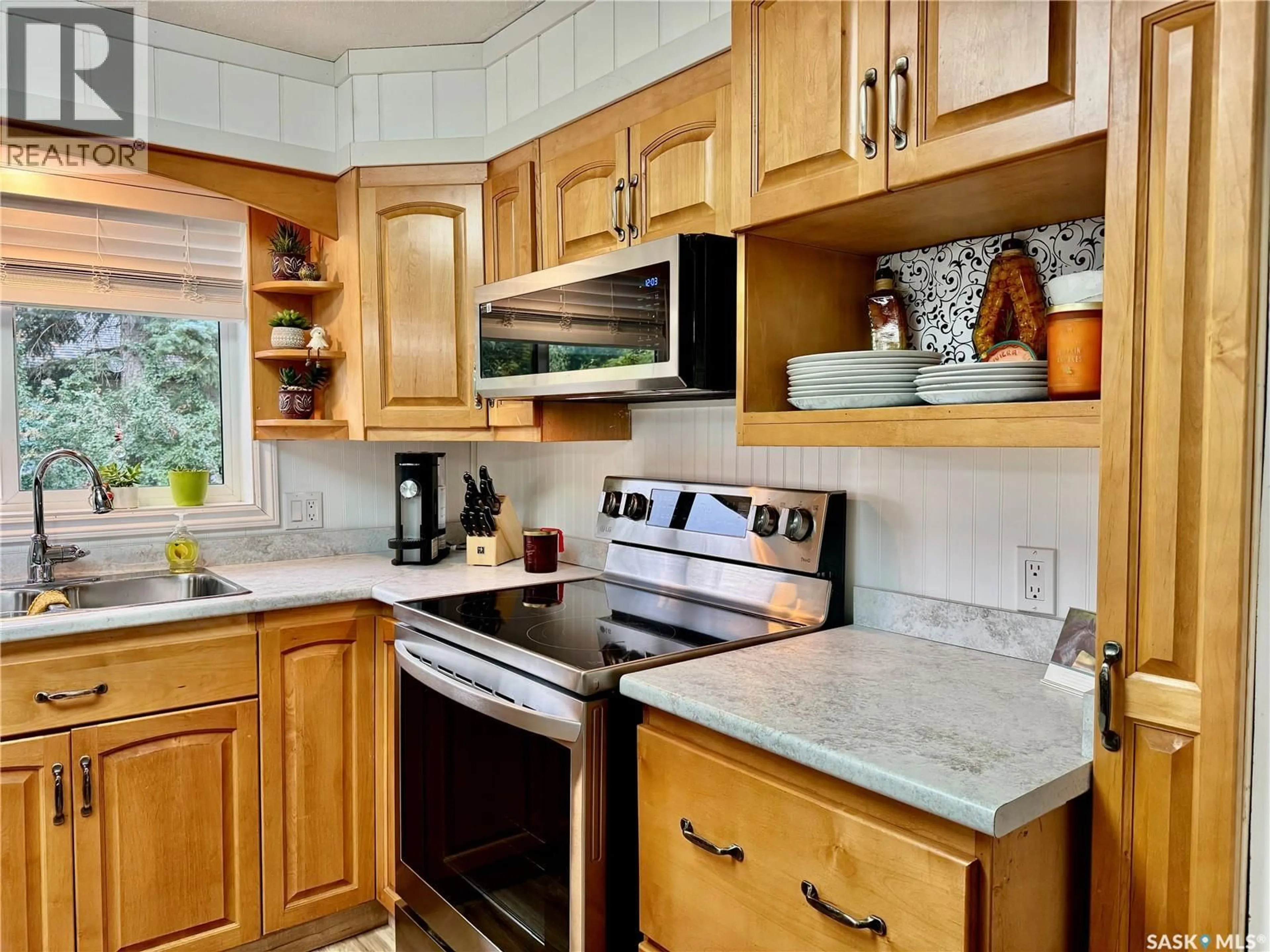 Standard kitchen, ceramic/tile floor for 234 7TH STREET, Humboldt Saskatchewan S0K2A0