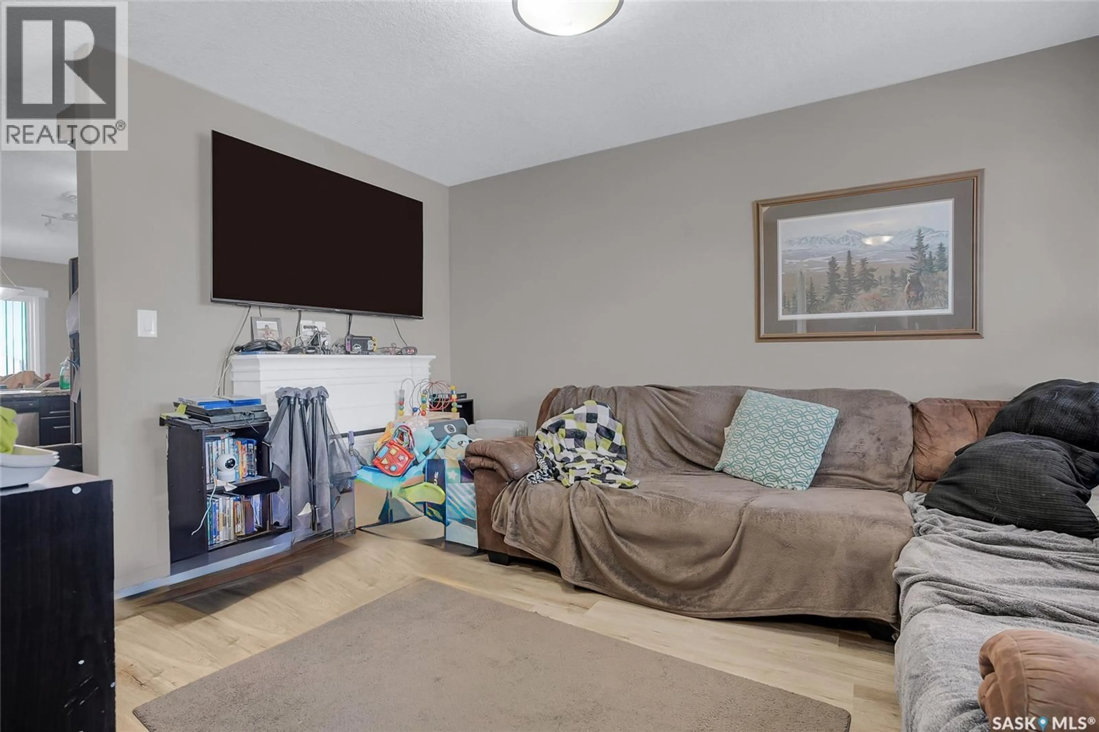 Living room with furniture, unknown for 103 - 103 KLASSEN CRESCENT, Saskatoon Saskatchewan S7R0J2
