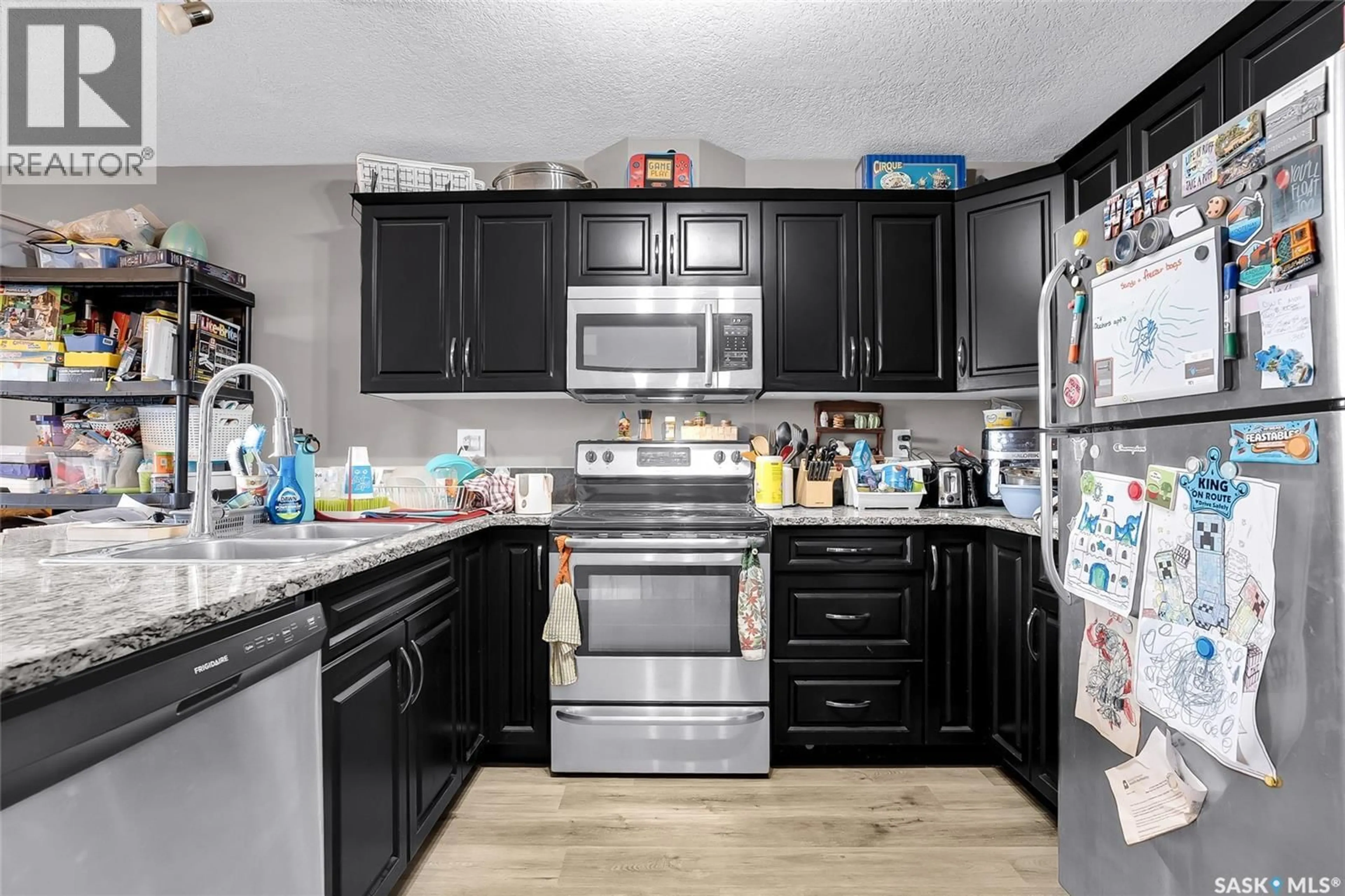 Standard kitchen, unknown for 103 - 103 KLASSEN CRESCENT, Saskatoon Saskatchewan S7R0J2