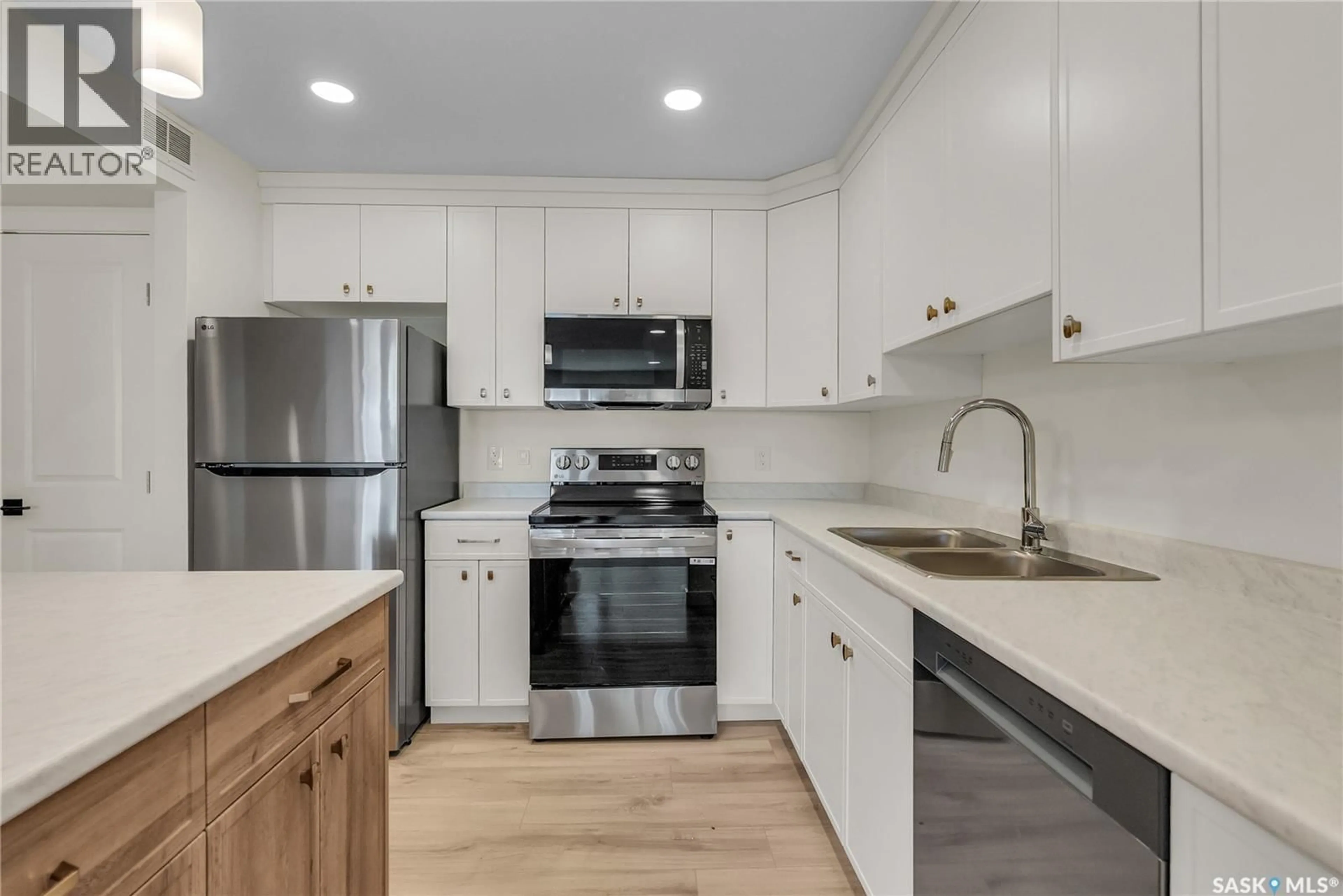 Standard kitchen, unknown for 103 - 318 108TH STREET, Saskatoon Saskatchewan S7N1P8