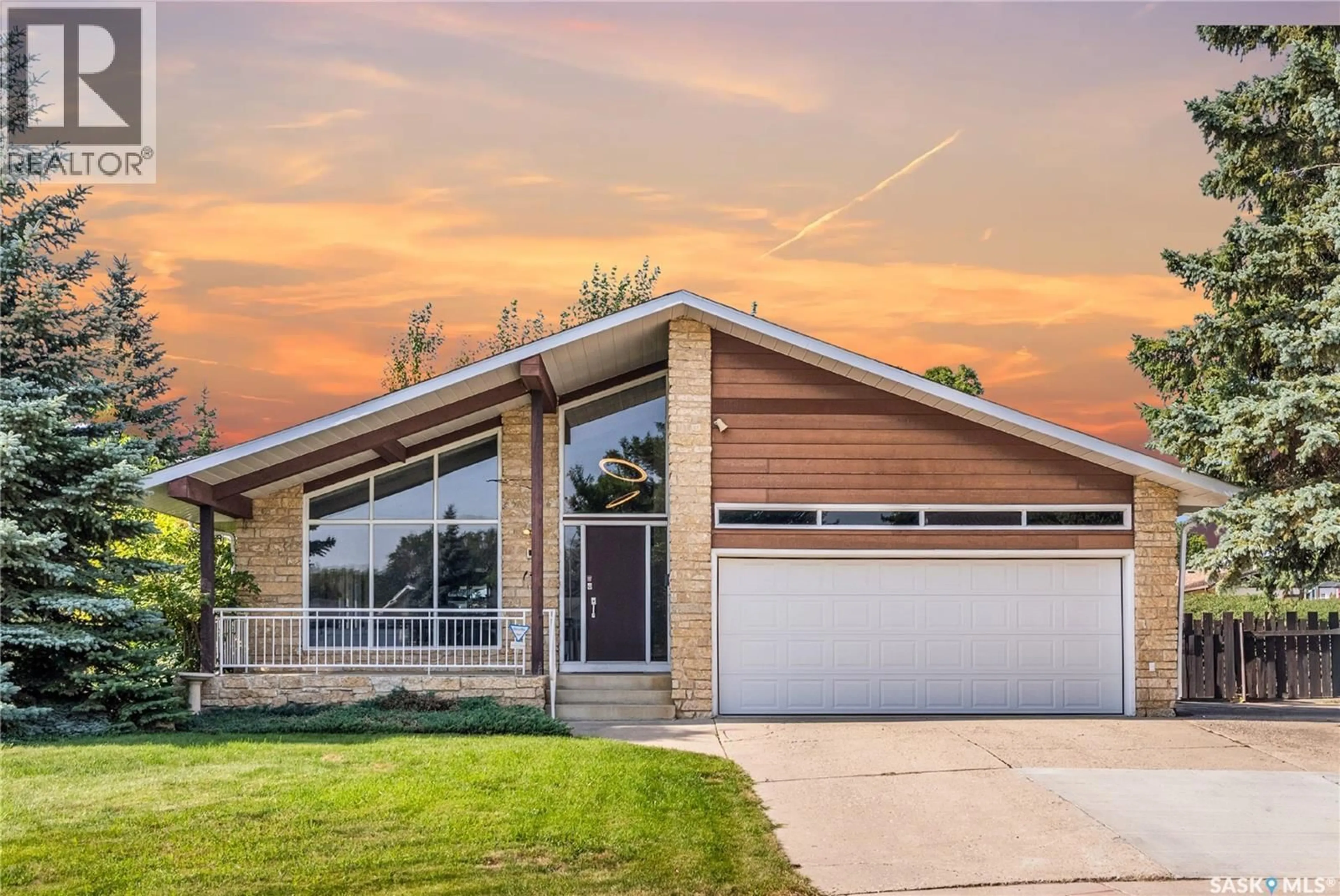 Home with vinyl exterior material, street for 14 MALTA PLACE, Saskatoon Saskatchewan S7L3Z6
