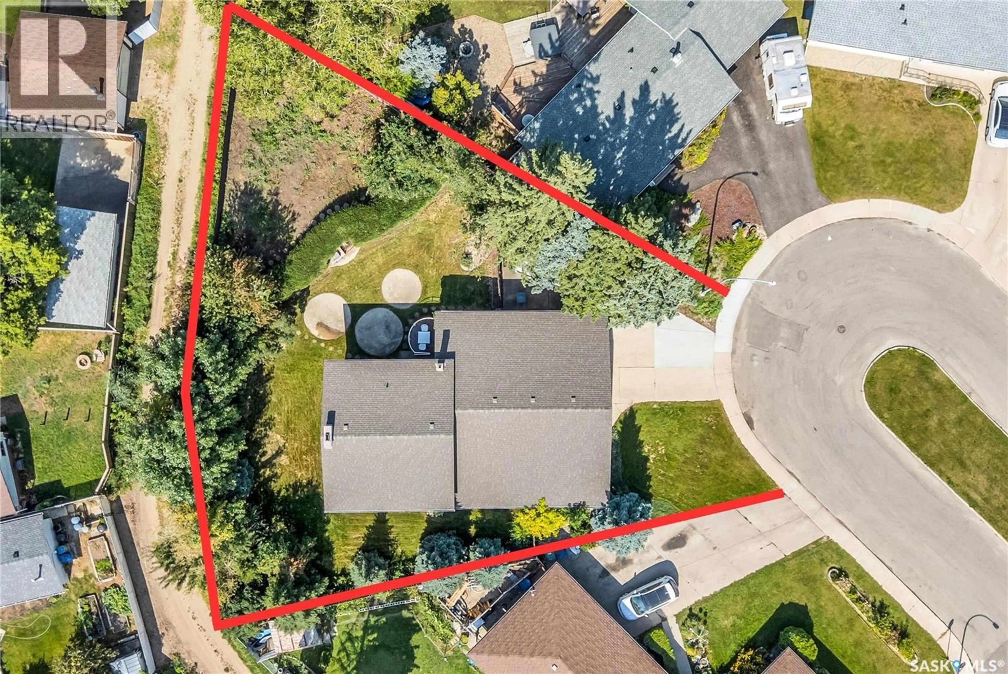 A pic from outside/outdoor area/front of a property/back of a property/a pic from drone, street for 14 MALTA PLACE, Saskatoon Saskatchewan S7L3Z6