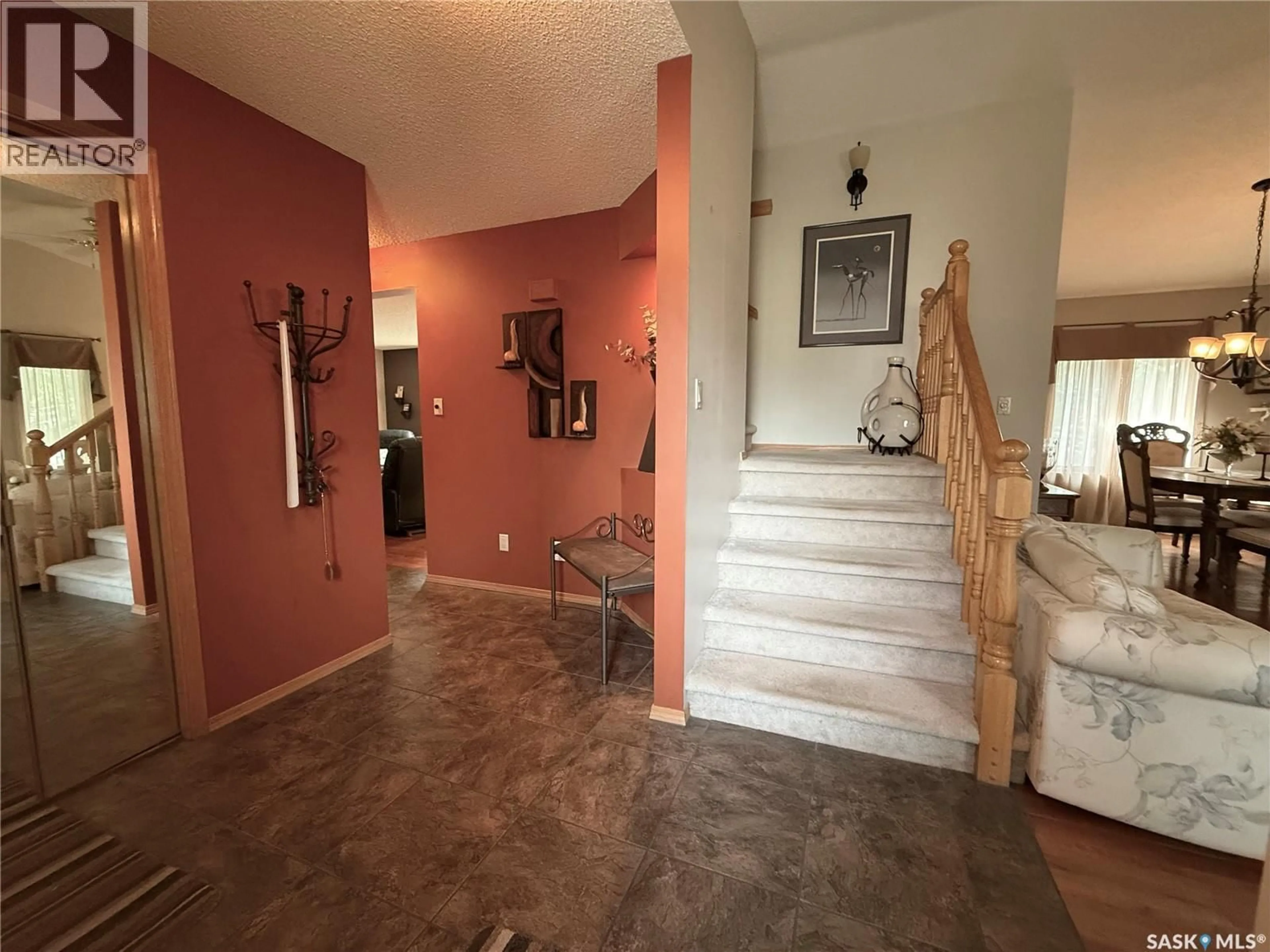 Indoor foyer for 5594 LEIBEL CRESCENT, Regina Saskatchewan S4X4G4