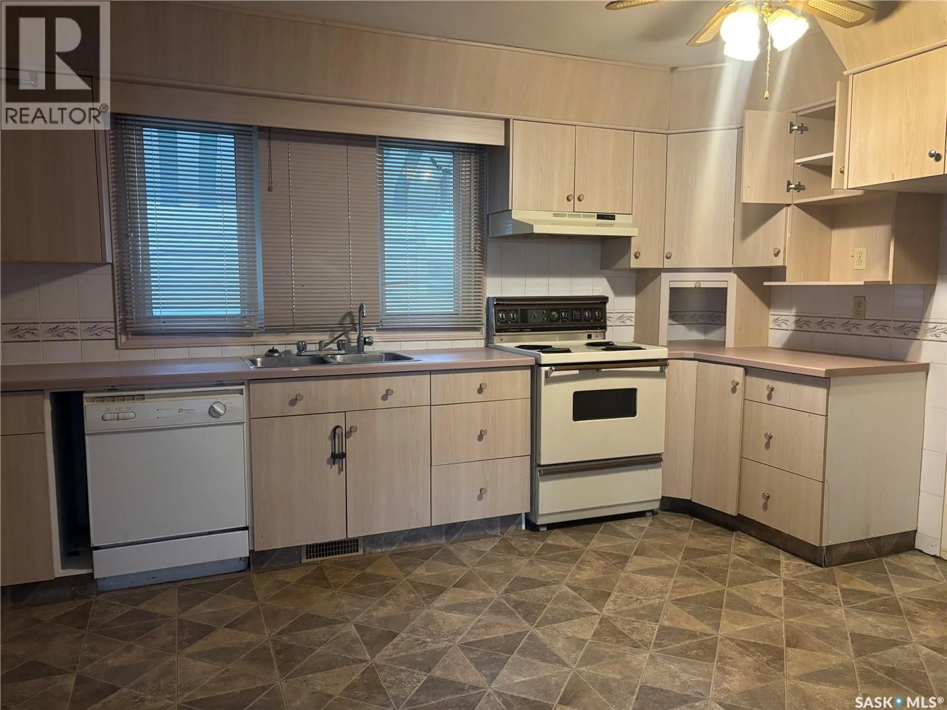 Standard kitchen, unknown for 975 ATKINSON STREET, Regina Saskatchewan S4N3V1