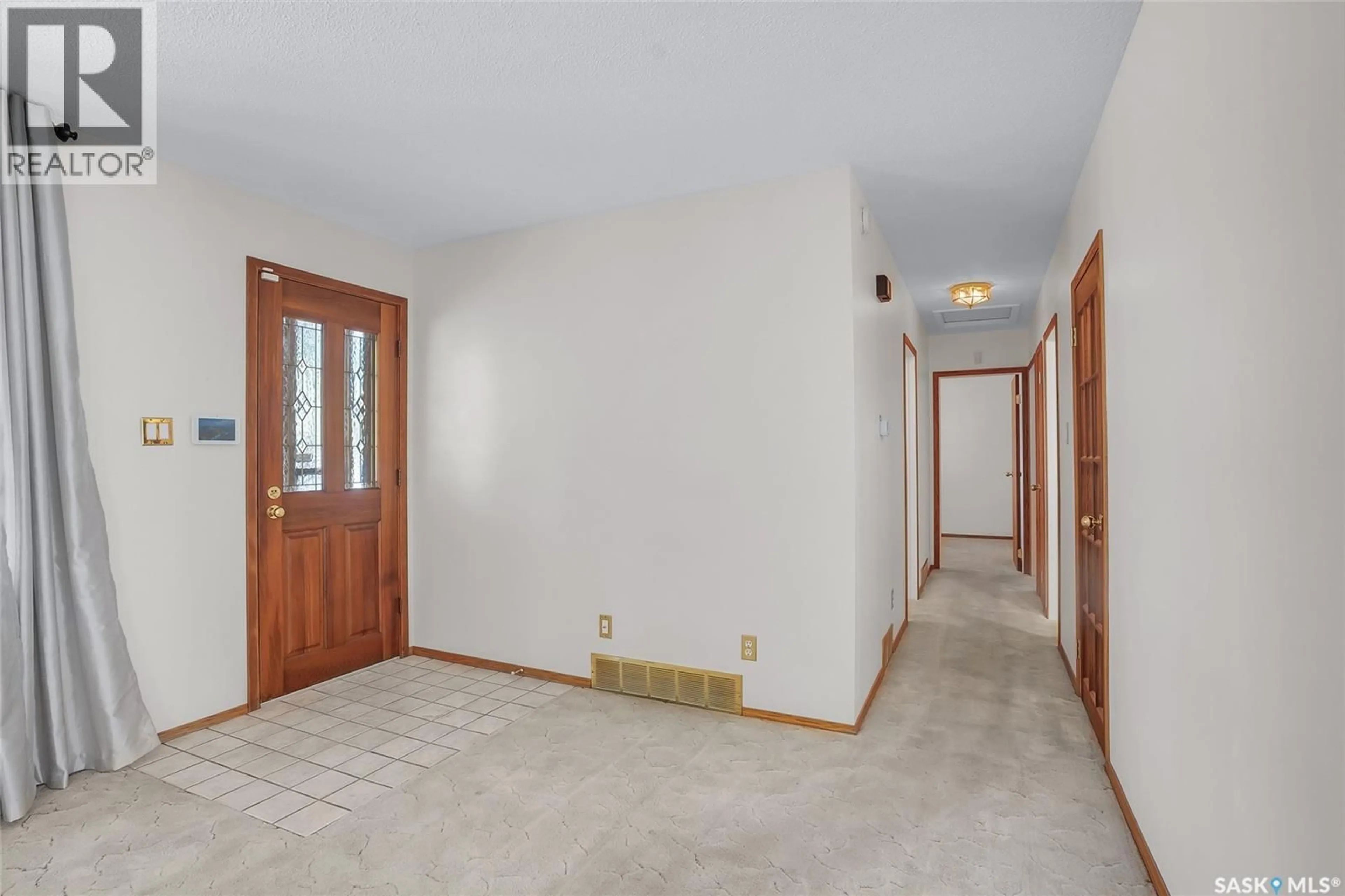 Indoor foyer for 2707 33RD STREET, Saskatoon Saskatchewan S7J4K7