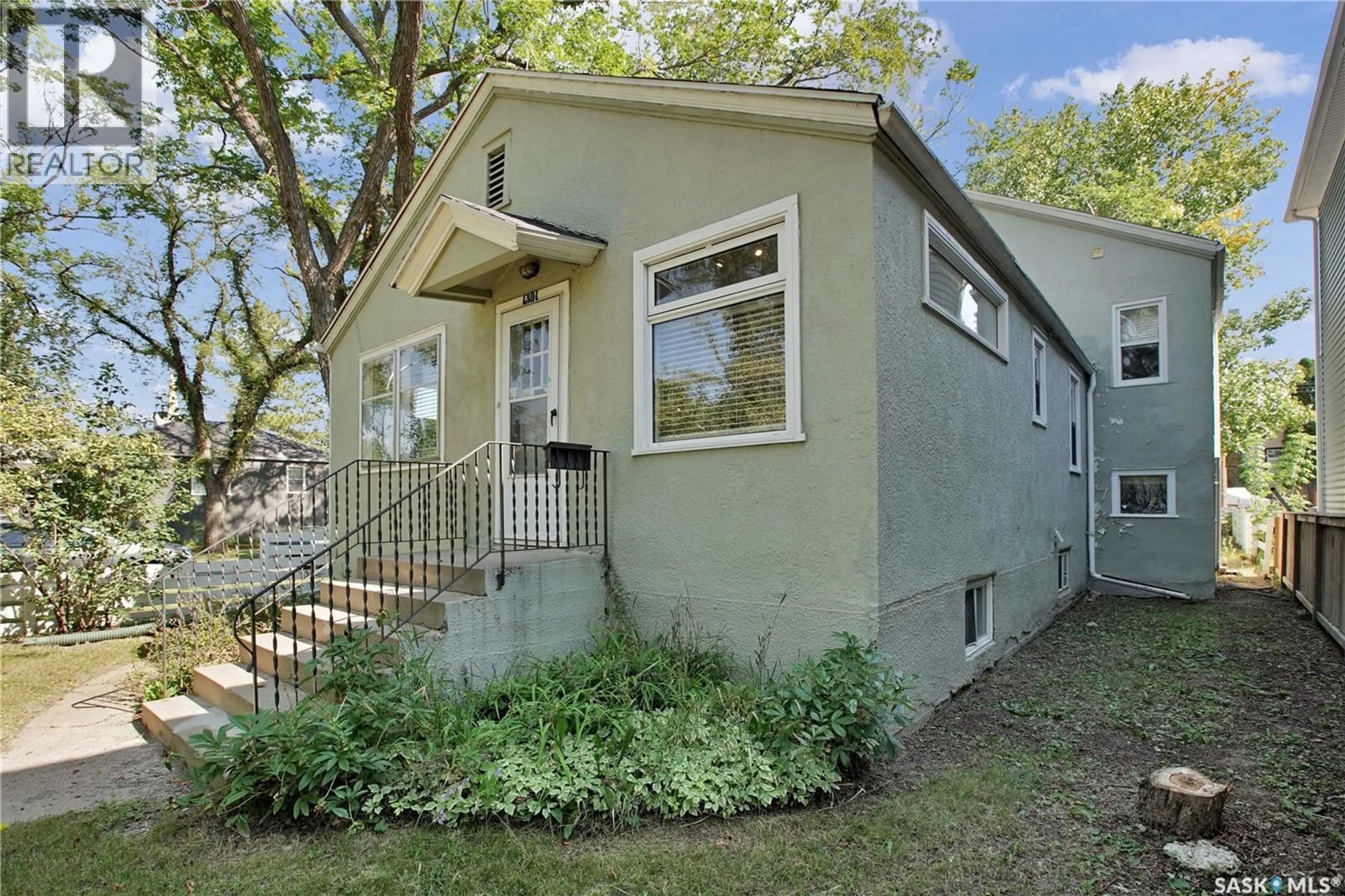 Home with vinyl exterior material, street for 1301 BROADWAY AVENUE, Saskatoon Saskatchewan S7H2A5