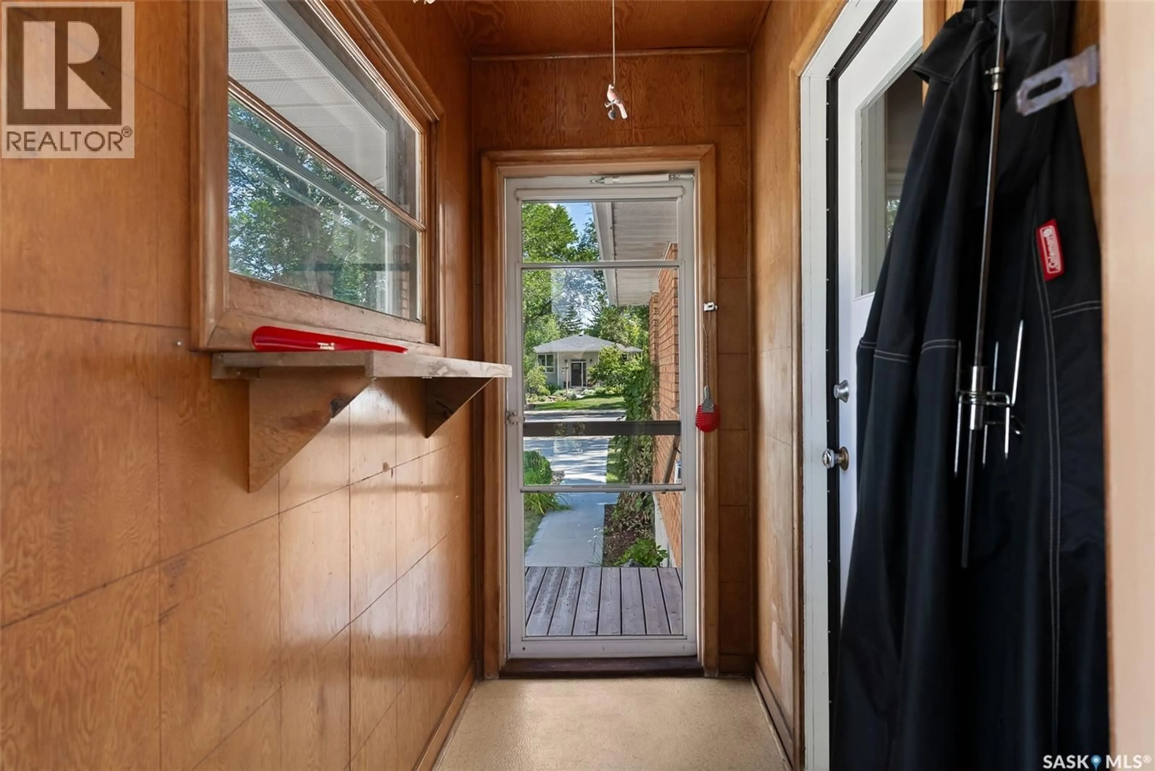 Indoor entryway for 3614 HILL AVENUE, Regina Saskatchewan S4S0X2