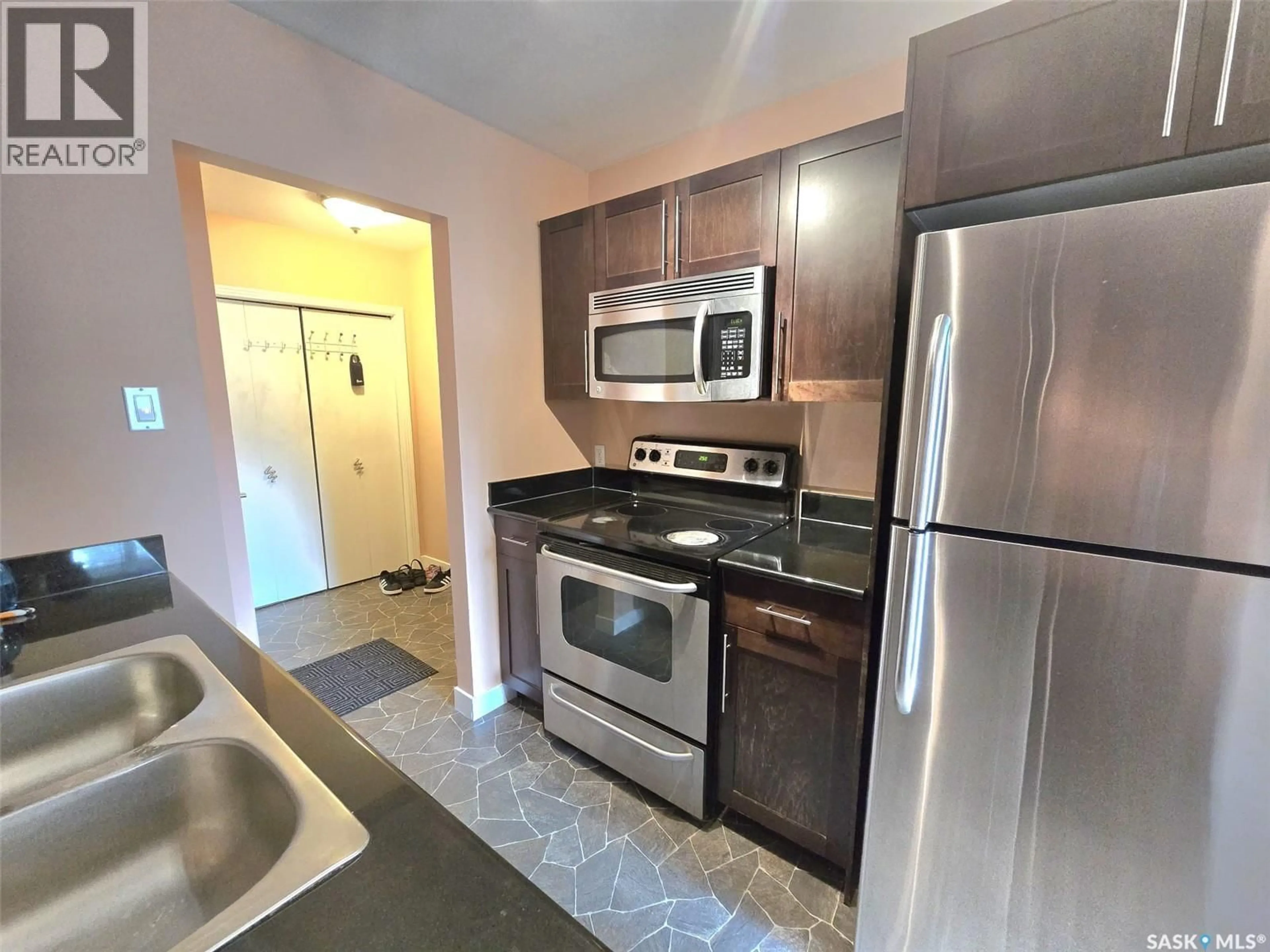 Standard kitchen, unknown for 6 - 2301 7TH STREET, Saskatoon Saskatchewan S7H1A2