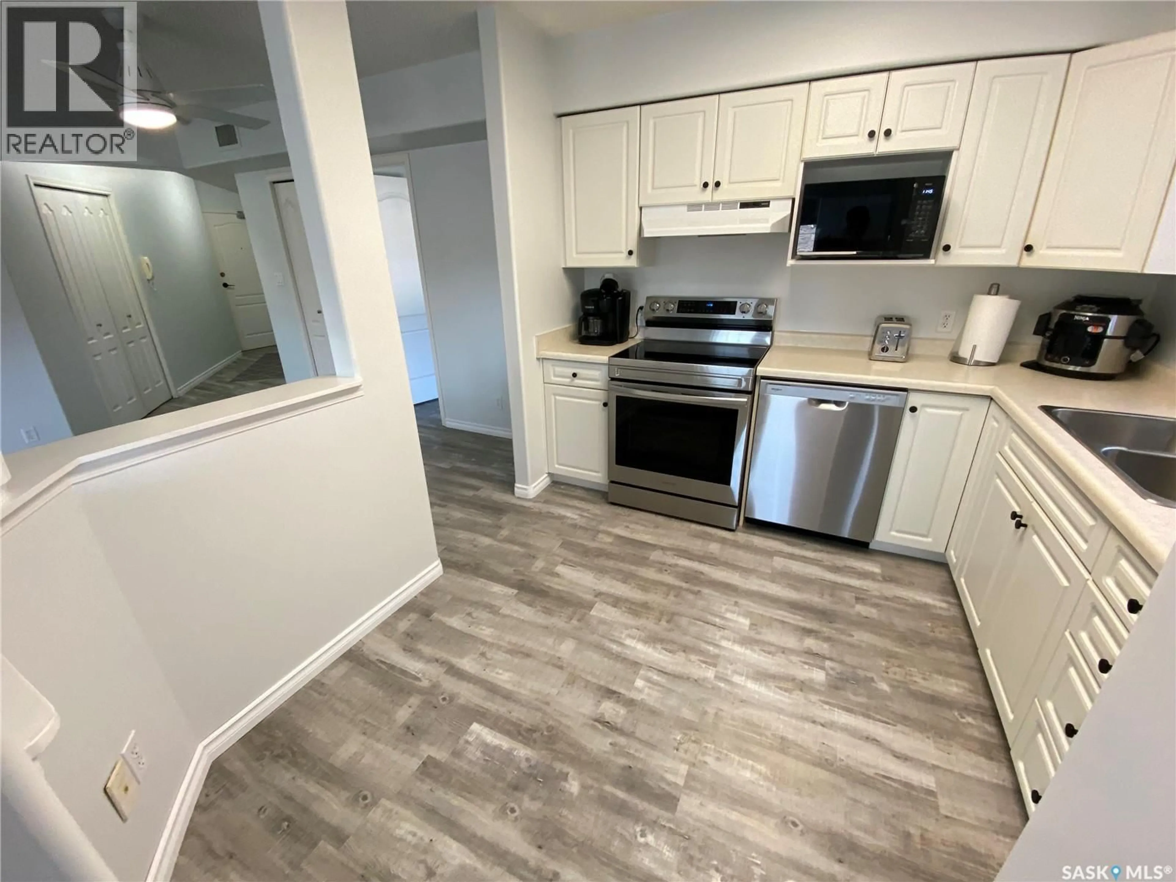 Open concept kitchen, unknown for 202 RUSSELL DRIVE, Yorkton Saskatchewan S3N4B6