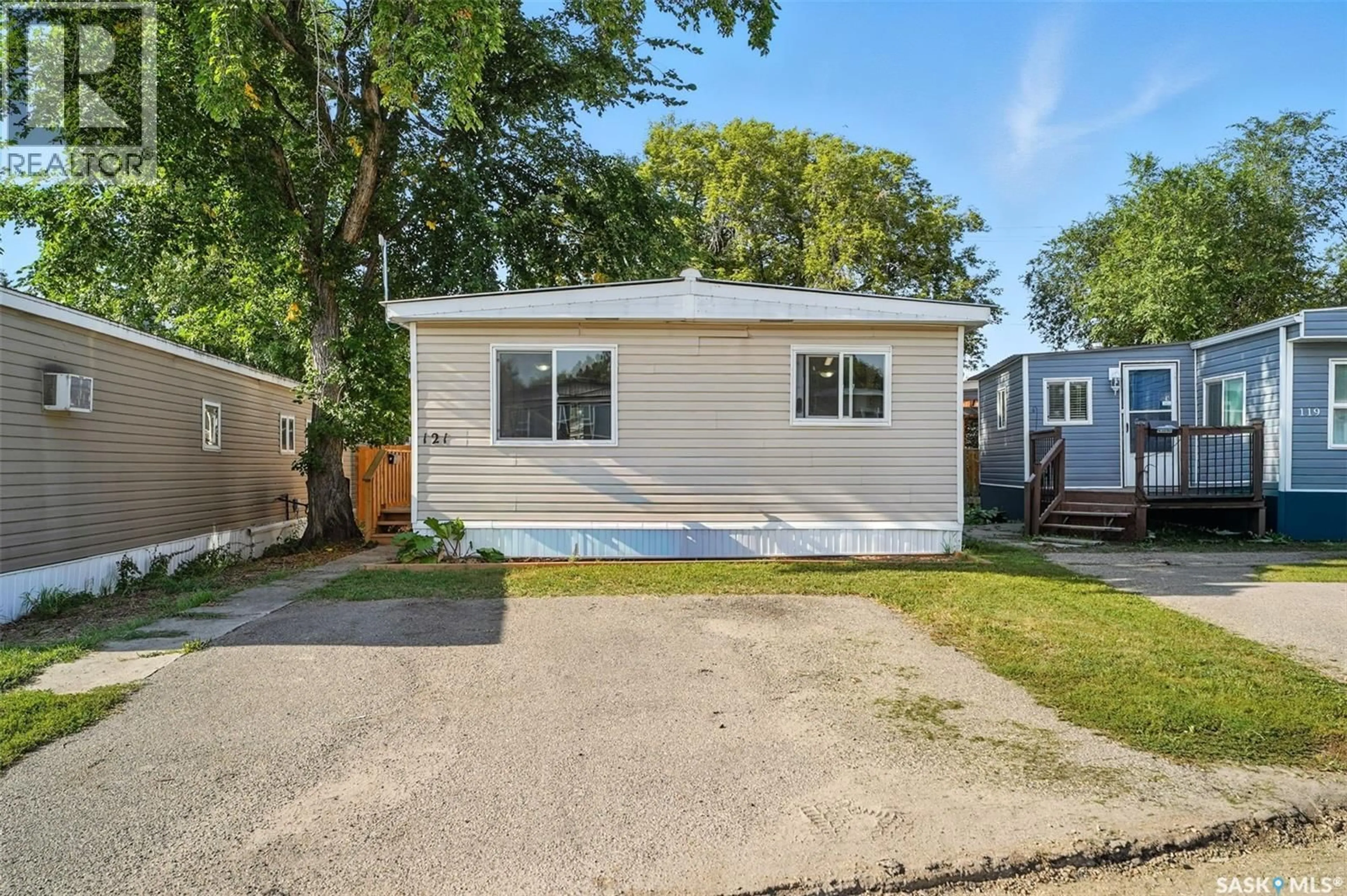 Home with vinyl exterior material, street for 142 219 GRANT STREET, Saskatoon Saskatchewan S7N2A5