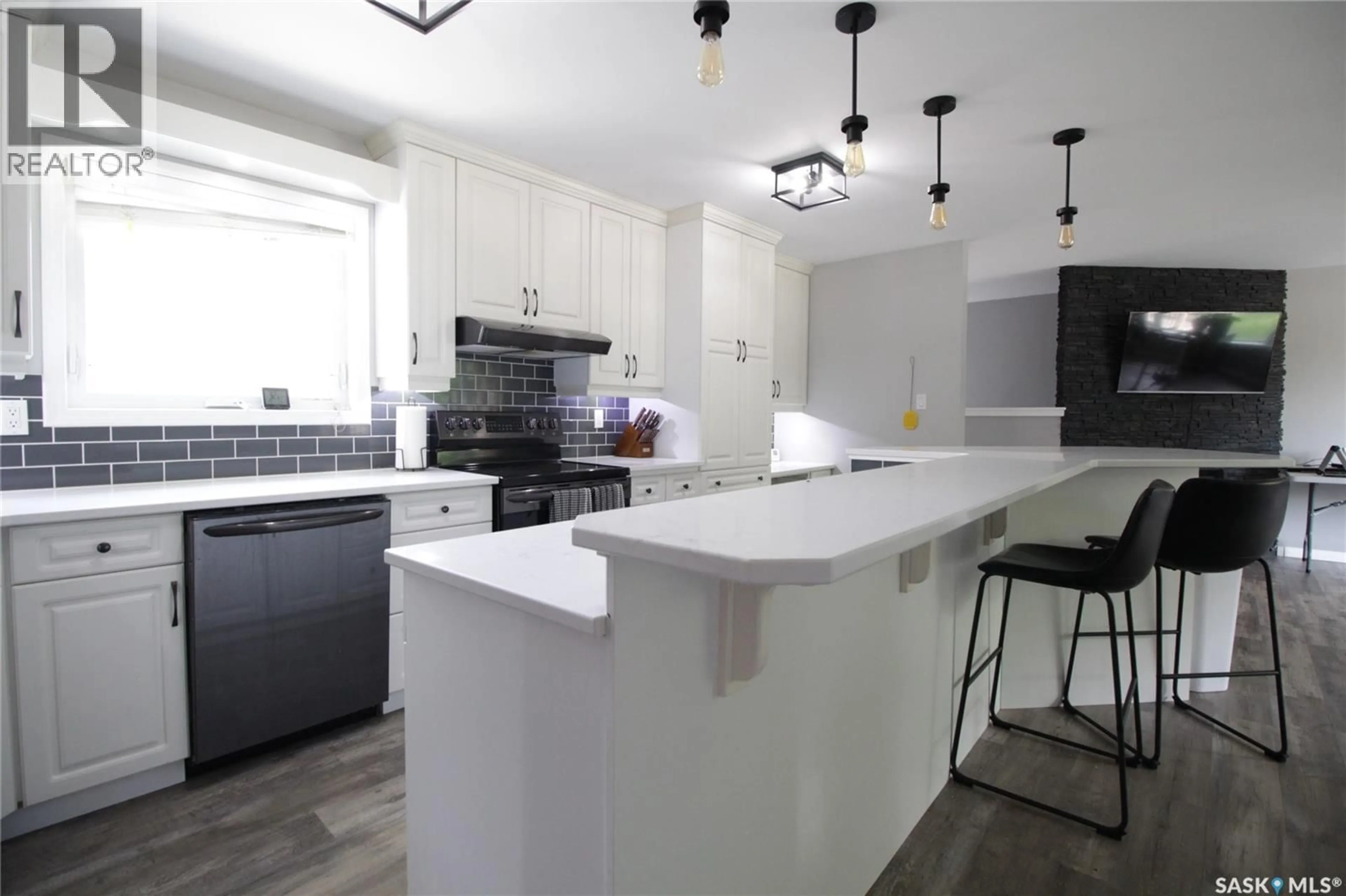 Open concept kitchen, ceramic/tile floor for 813 MOOSE STREET, Moosomin Saskatchewan S0G3N0