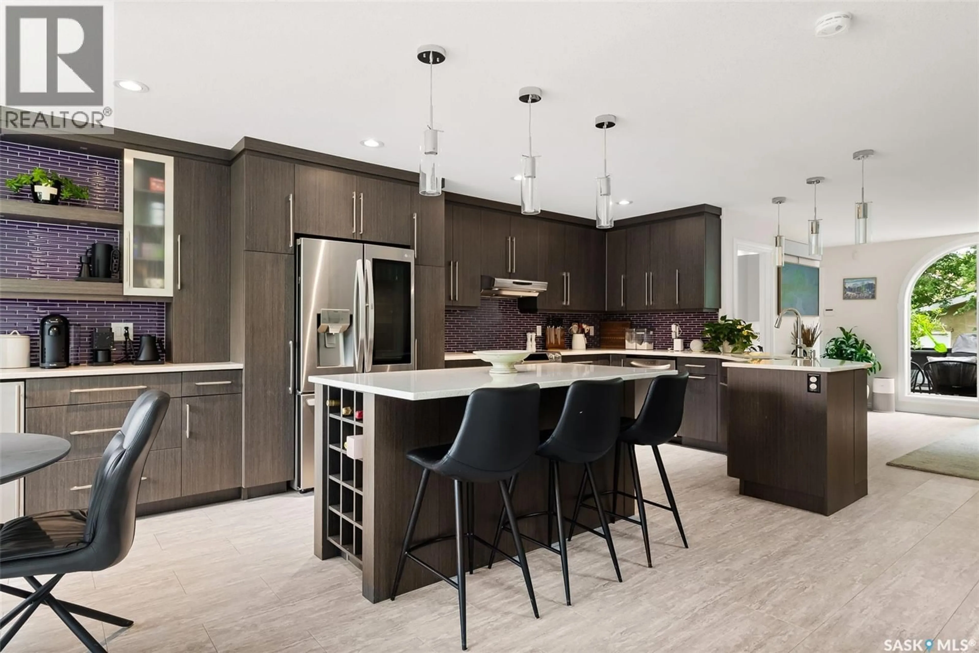 Contemporary kitchen, unknown for 2265 QUEEN STREET, Regina Saskatchewan S4T4C6