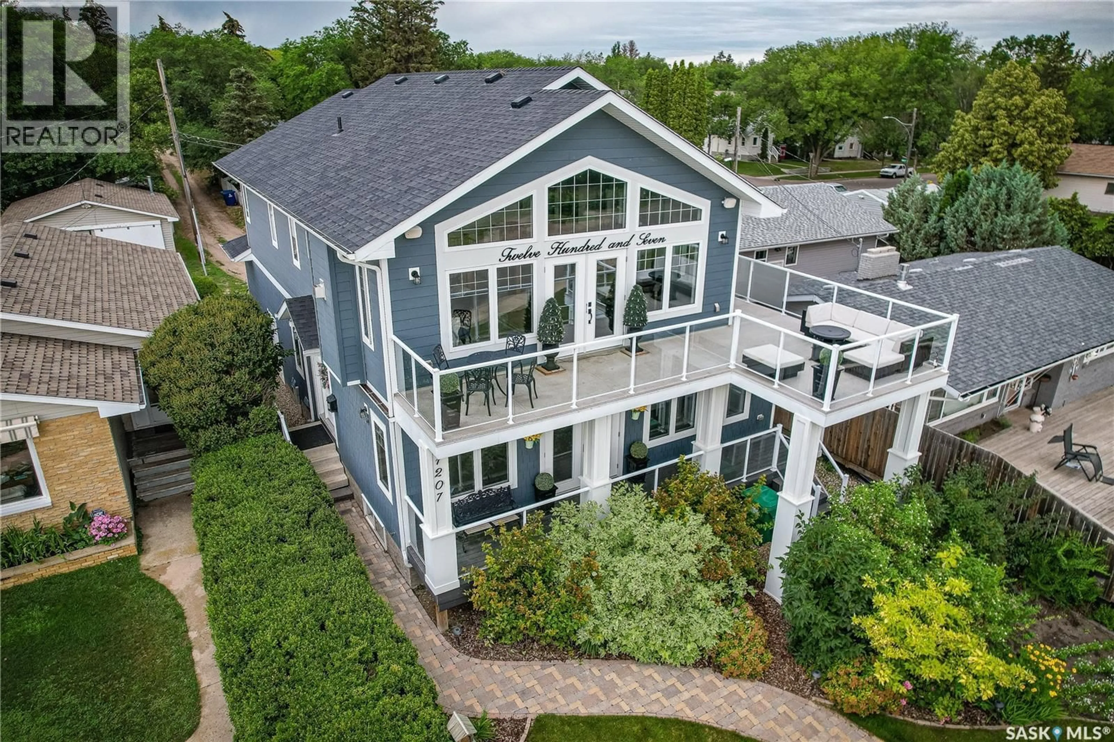 A pic from outside/outdoor area/front of a property/back of a property/a pic from drone, water/lake/river/ocean view for 1207 SPADINA CRESCENT, Saskatoon Saskatchewan S7M1P4