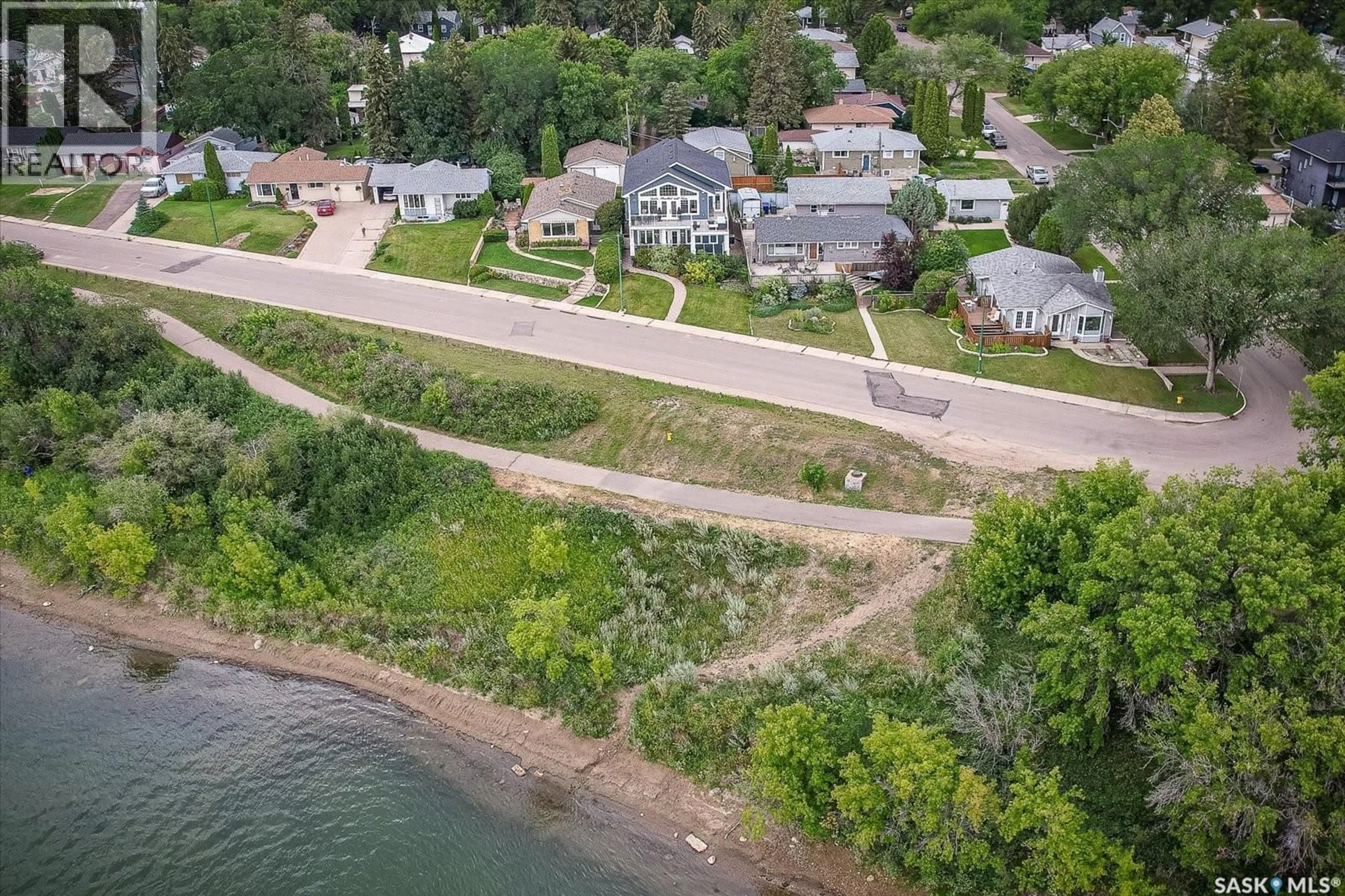 A pic from outside/outdoor area/front of a property/back of a property/a pic from drone, water/lake/river/ocean view for 1207 SPADINA CRESCENT, Saskatoon Saskatchewan S7M1P4