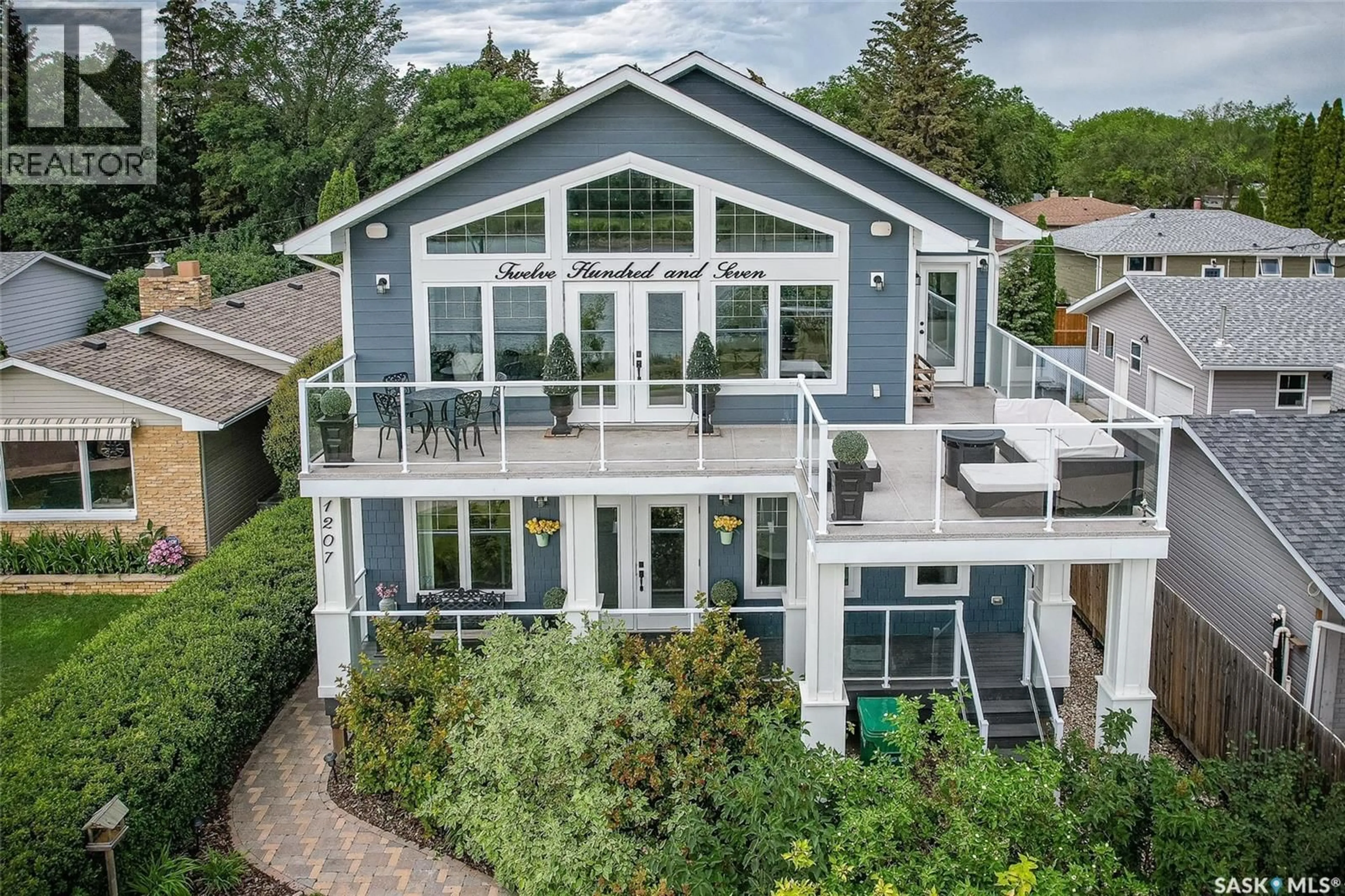 A pic from outside/outdoor area/front of a property/back of a property/a pic from drone, unknown for 1207 SPADINA CRESCENT, Saskatoon Saskatchewan S7M1P4
