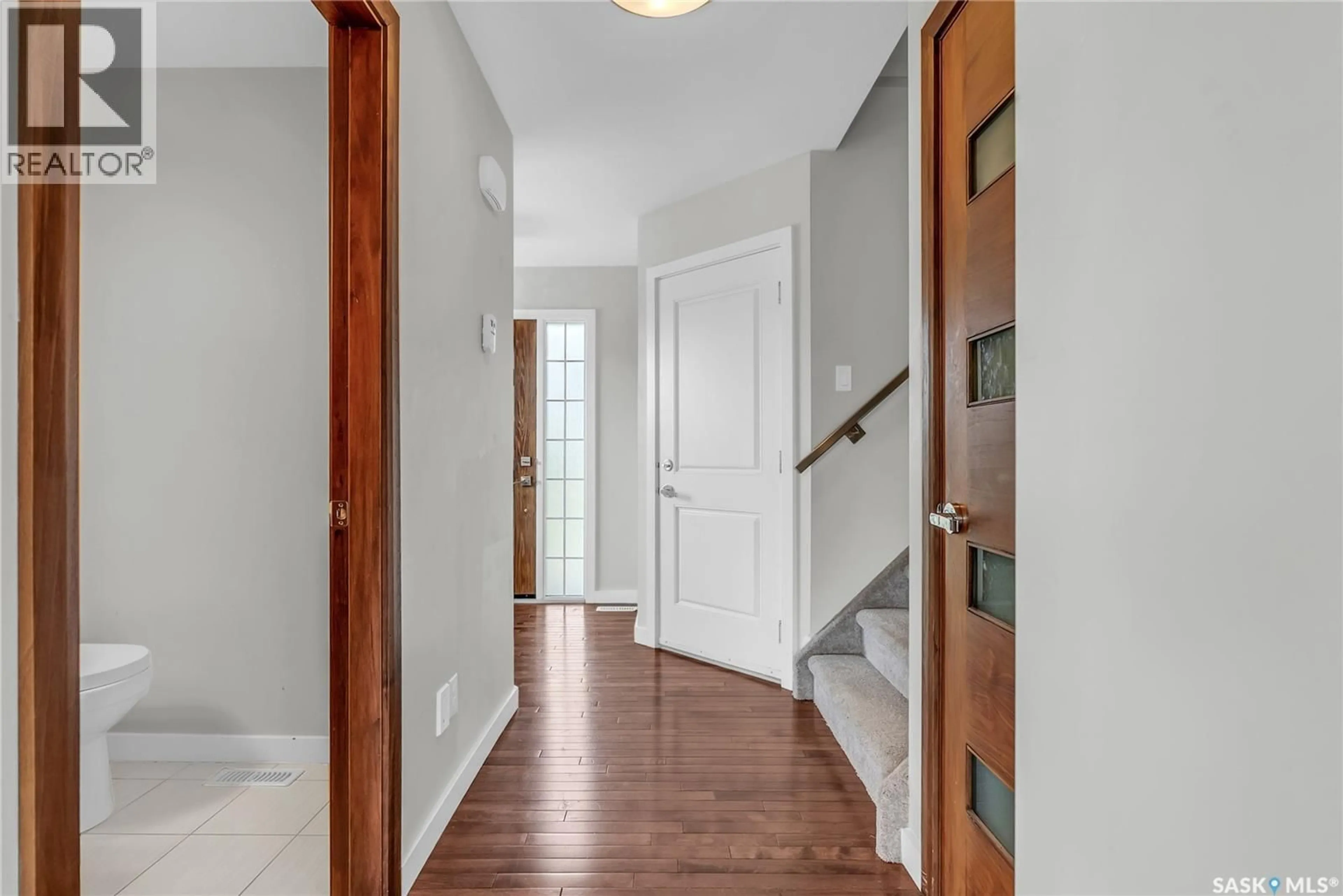 Indoor entryway for 101 - 1303 PATON CRESCENT, Saskatoon Saskatchewan S7W0P6